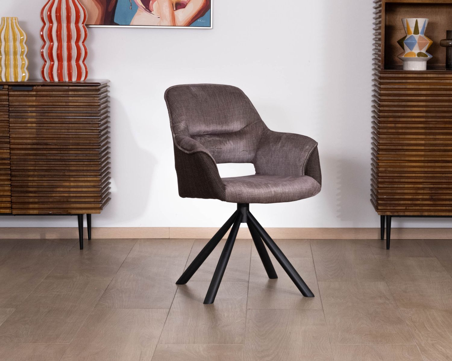 Lot de 2 fauteuils de repas enveloppants en tissu bi texturé chocolat et pied pivotant en métal "Chilko"