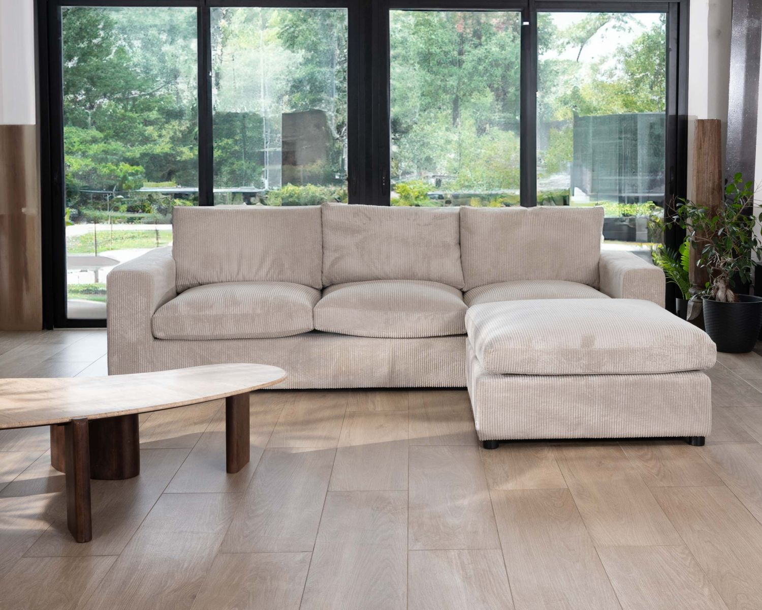 Canapé 3 places avec pouf ottoman carré en velours côtelé gris chaud "Tuléar"