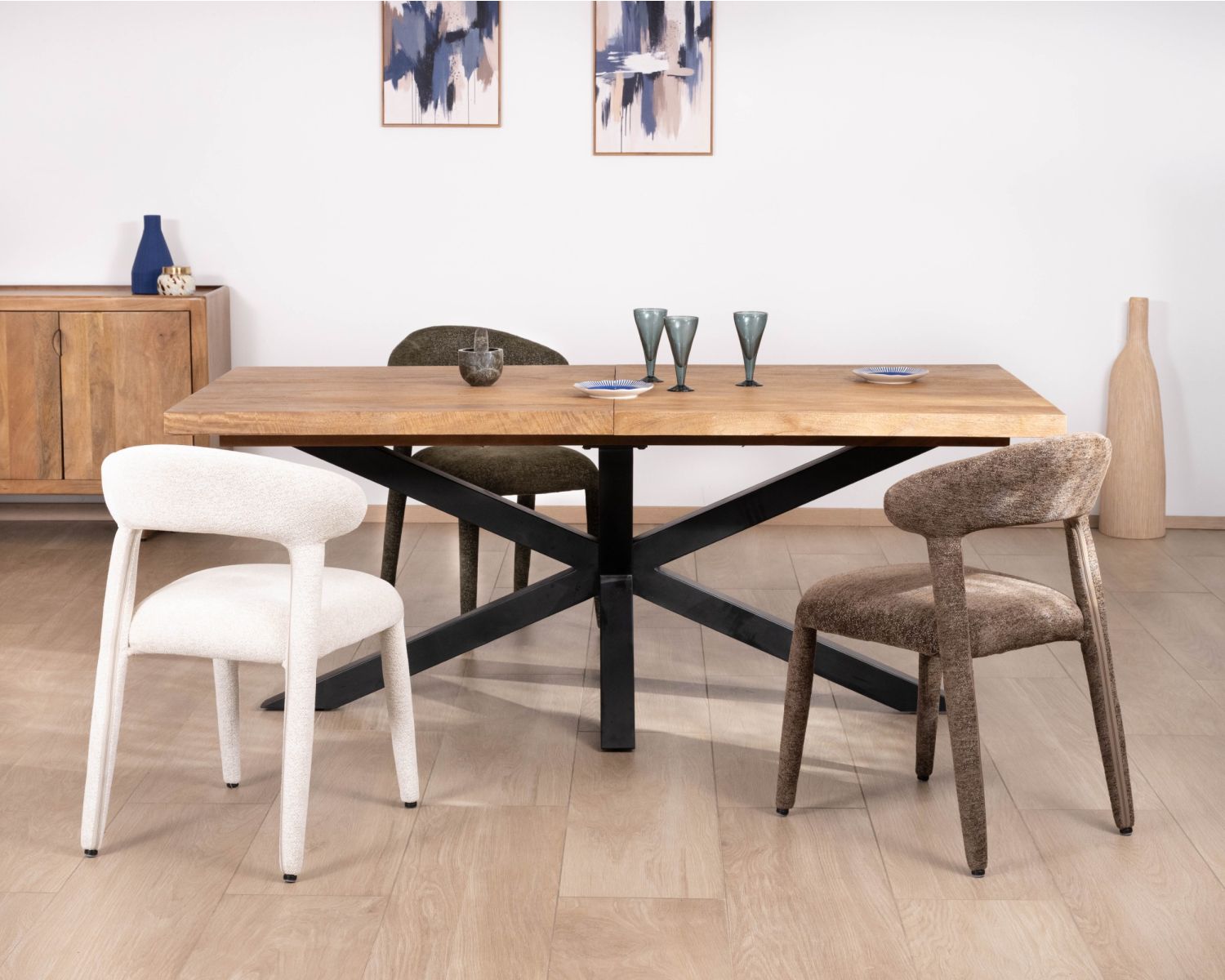 Table de repas extensible 190-250 cm en manguier avec pieds étoile "Maestro"