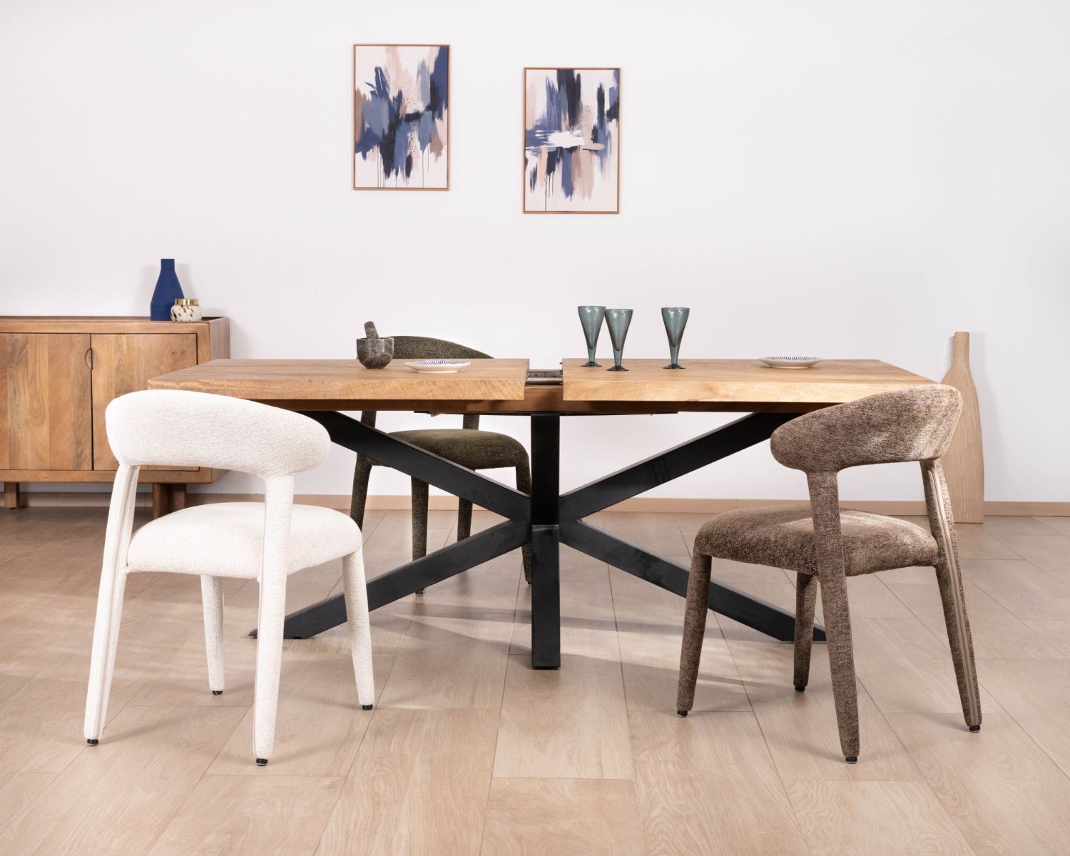 Table de repas extensible 190-250 cm en manguier avec pieds étoile "Maestro"