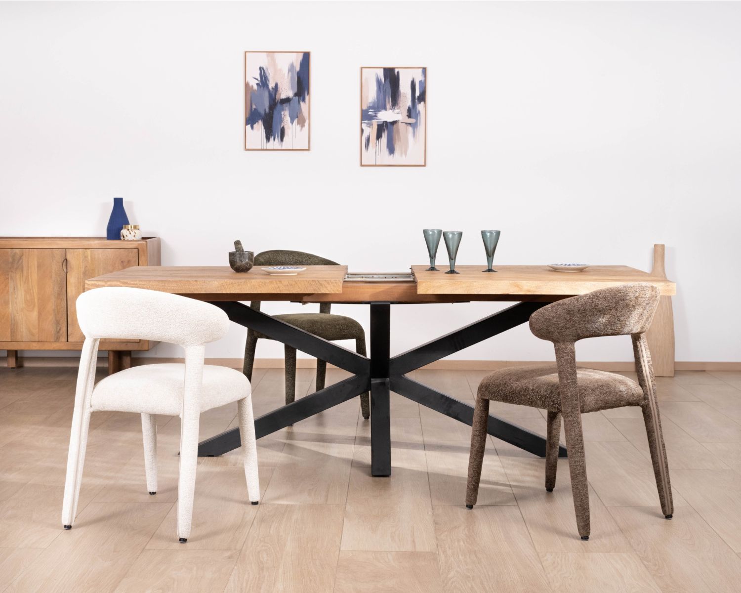 Table de repas extensible 190-250 cm en manguier avec pieds étoile "Maestro"