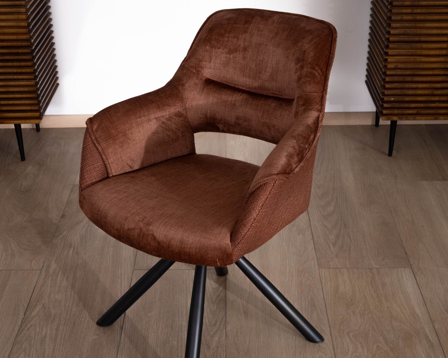 Lot de 2 fauteuils de repas pivotants en tissu bi texturé cuivré "Chilko" esprit rétro