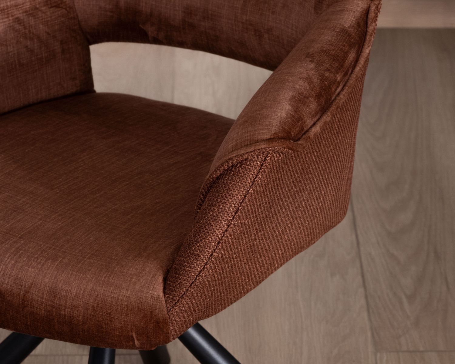 Lot de 2 fauteuils de repas pivotants en tissu bi texturé cuivré "Chilko" esprit rétro