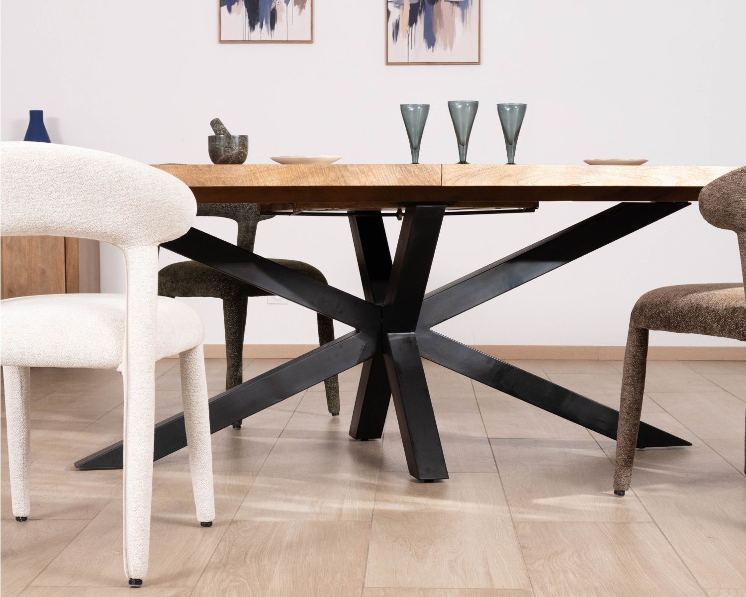 Table de repas extensible 190-250 cm en manguier avec pieds étoile "Maestro"