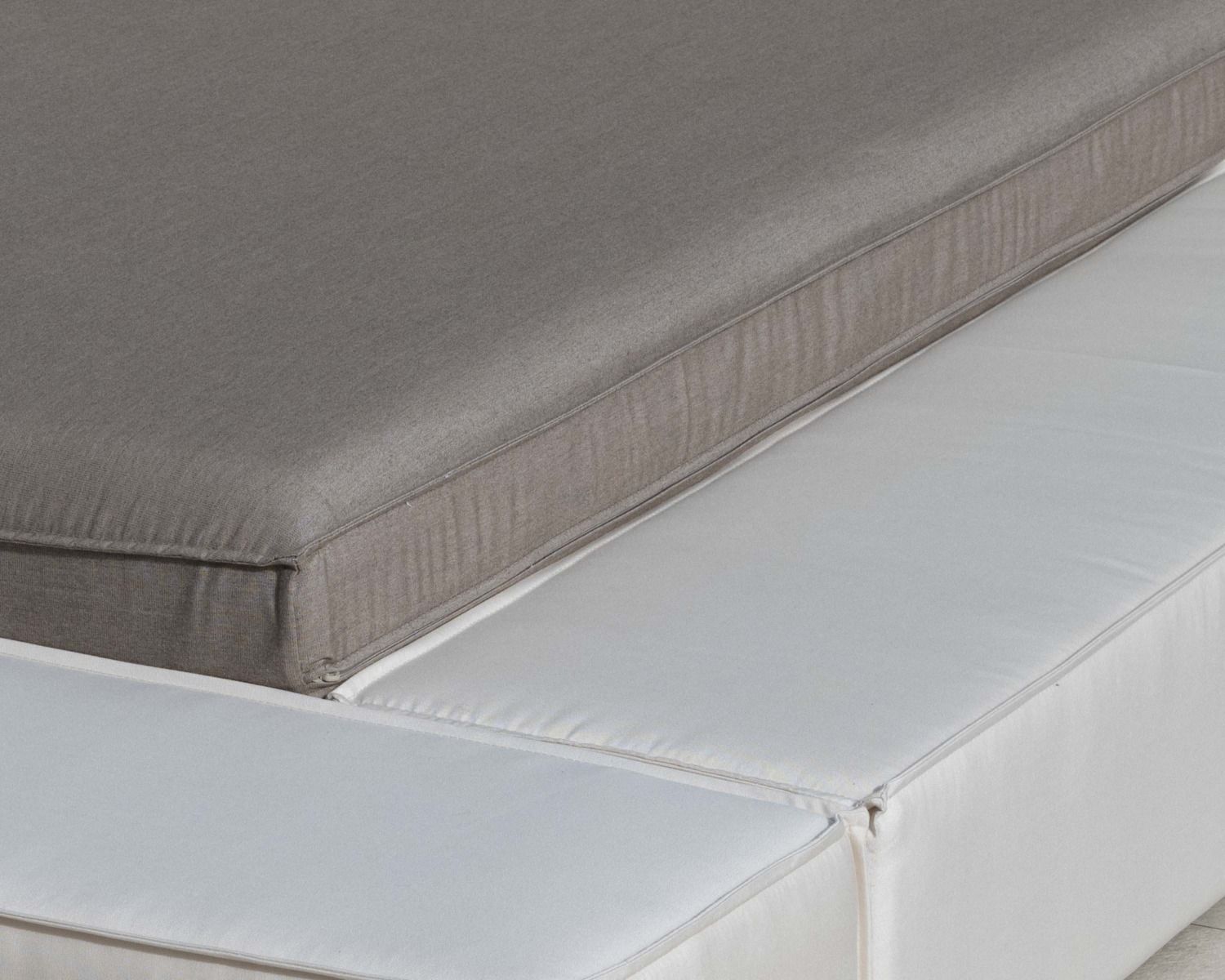 Lit de jardin double tissu Sunbrella taupe et blanc avec parasol "Saint Tropez"