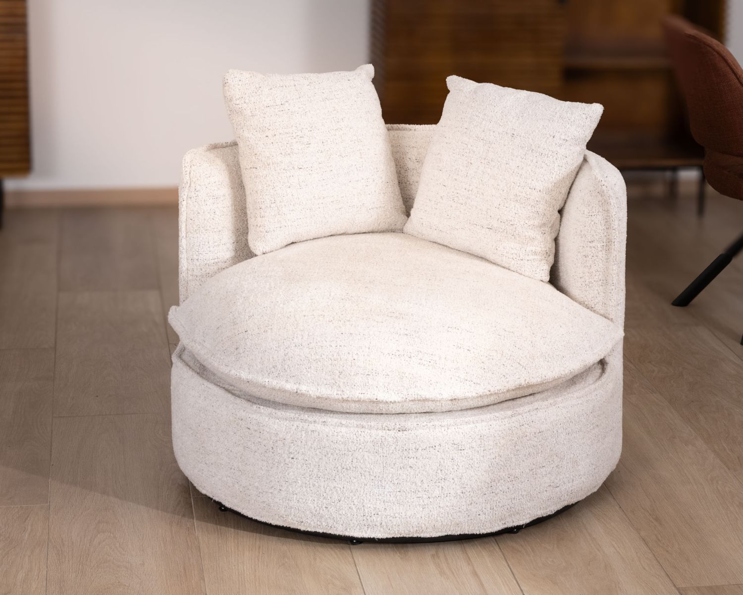 Chauffeuse ronde pivotante 360° "CosyPop" en tissu bouclette blanc chiné