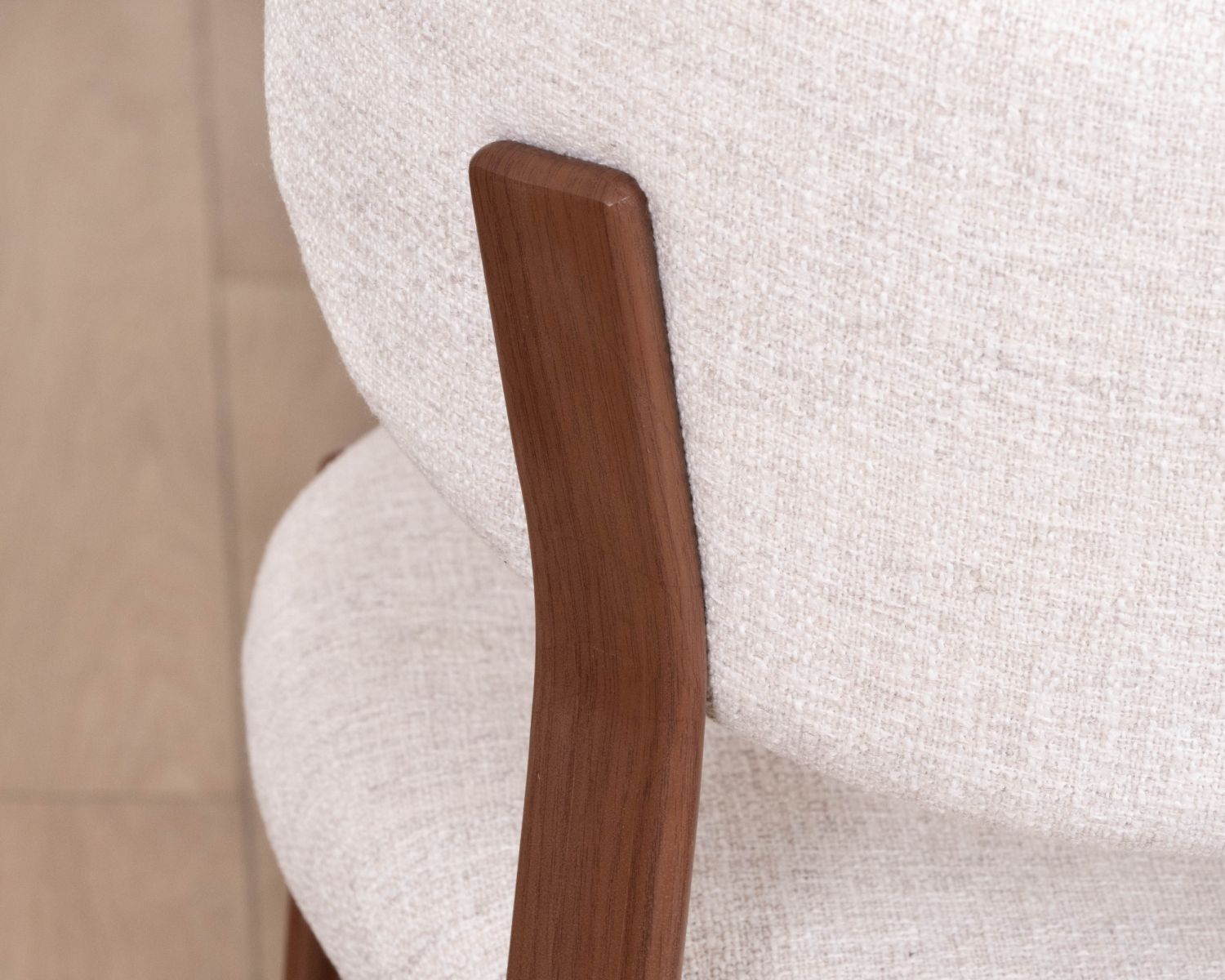 Lot de 2 chaises de repas empilables esprit rétro en tissu tramé blanc "Staccato" pieds aspect bois foncé