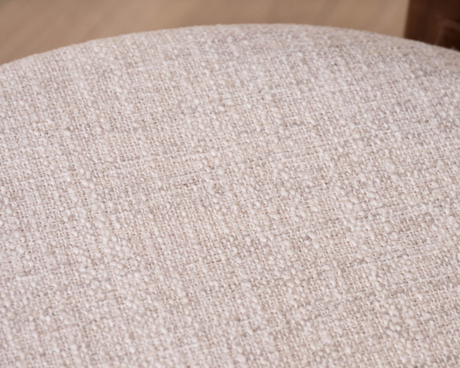 Lot de 2 chaises de repas empilables esprit rétro en tissu tramé blanc "Staccato" pieds aspect bois foncé