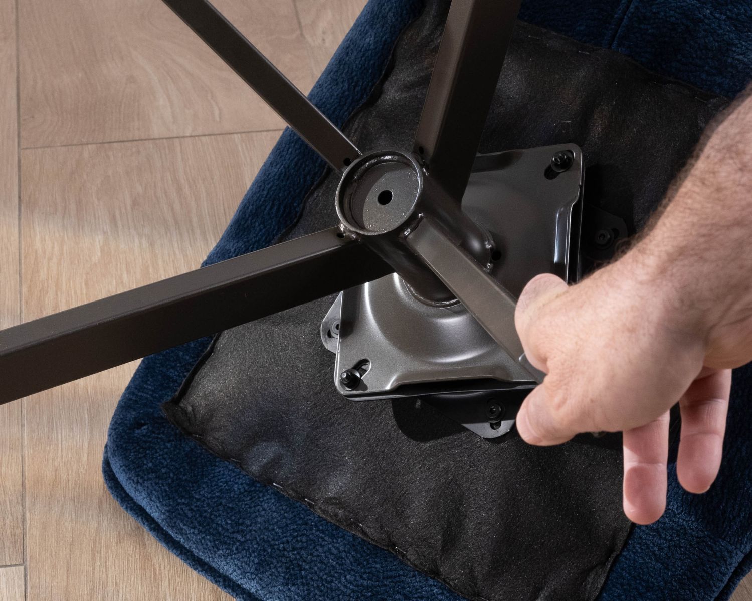 Lot de 2 chaises pivotantes sur pied étoile en métal "Biorg" en tissu blanc