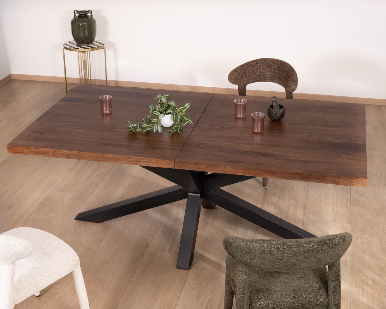 Table de repas extensible 190-250 cm en manguier foncé avec pieds étoile "Sheffield"