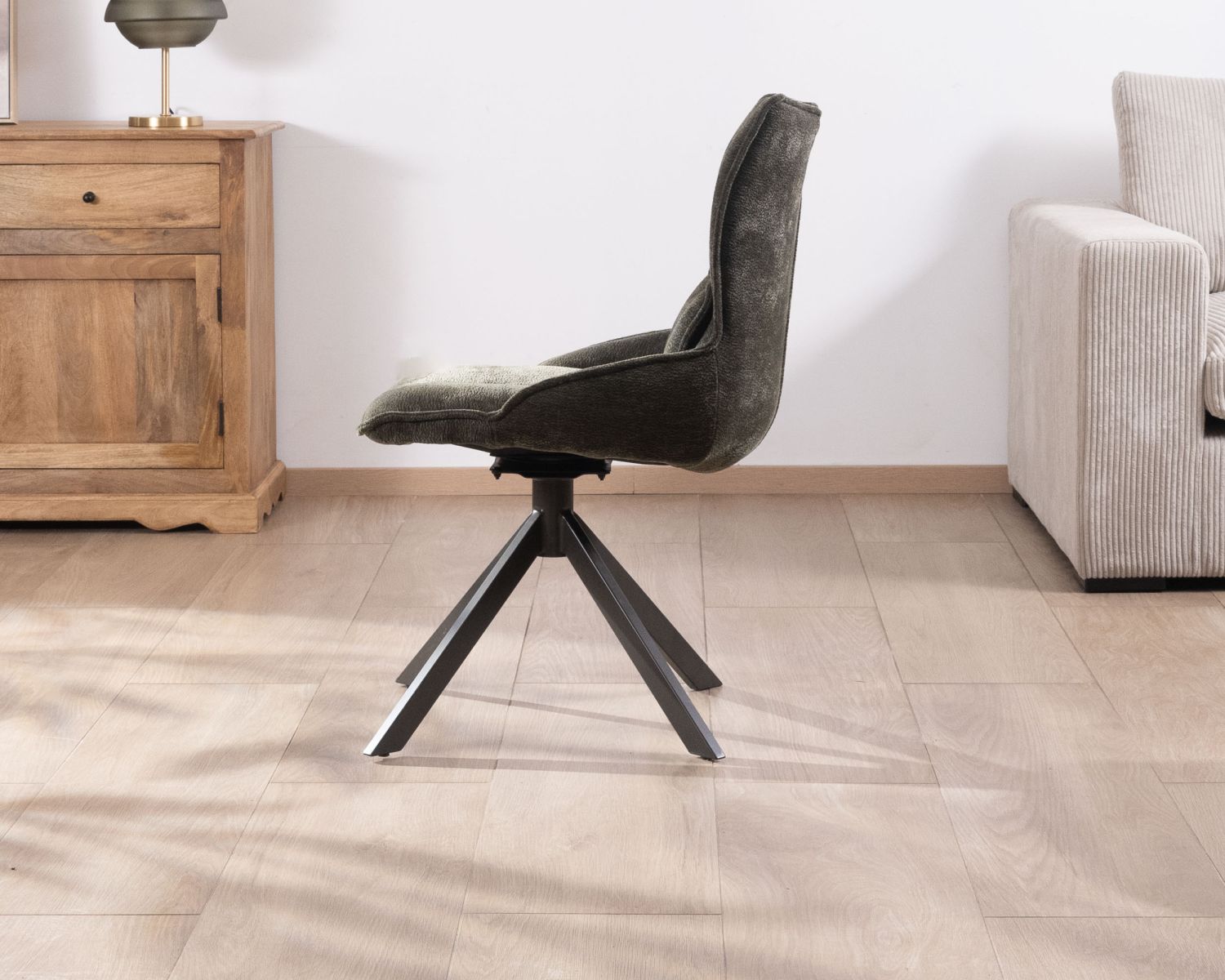 Lot de 2 chaises en tissu vert sur pied rotatif en métal "Biorg" style rétro