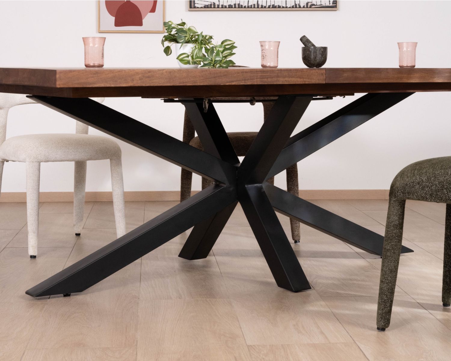 Table de repas extensible 190-250 cm en manguier foncé avec pieds étoile "Sheffield"