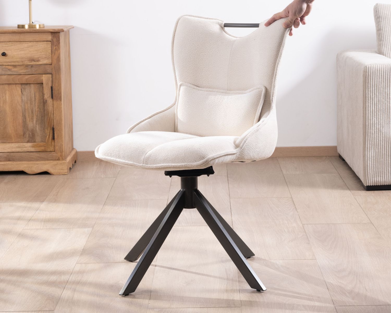 Lot de 2 chaises pivotantes sur pied étoile en métal "Biorg" en tissu blanc