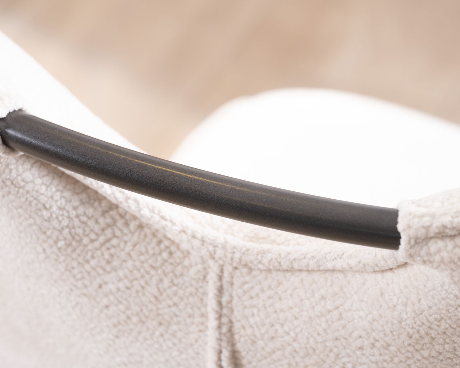 Lot de 2 chaises pivotantes sur pied étoile en métal "Biorg" en tissu blanc