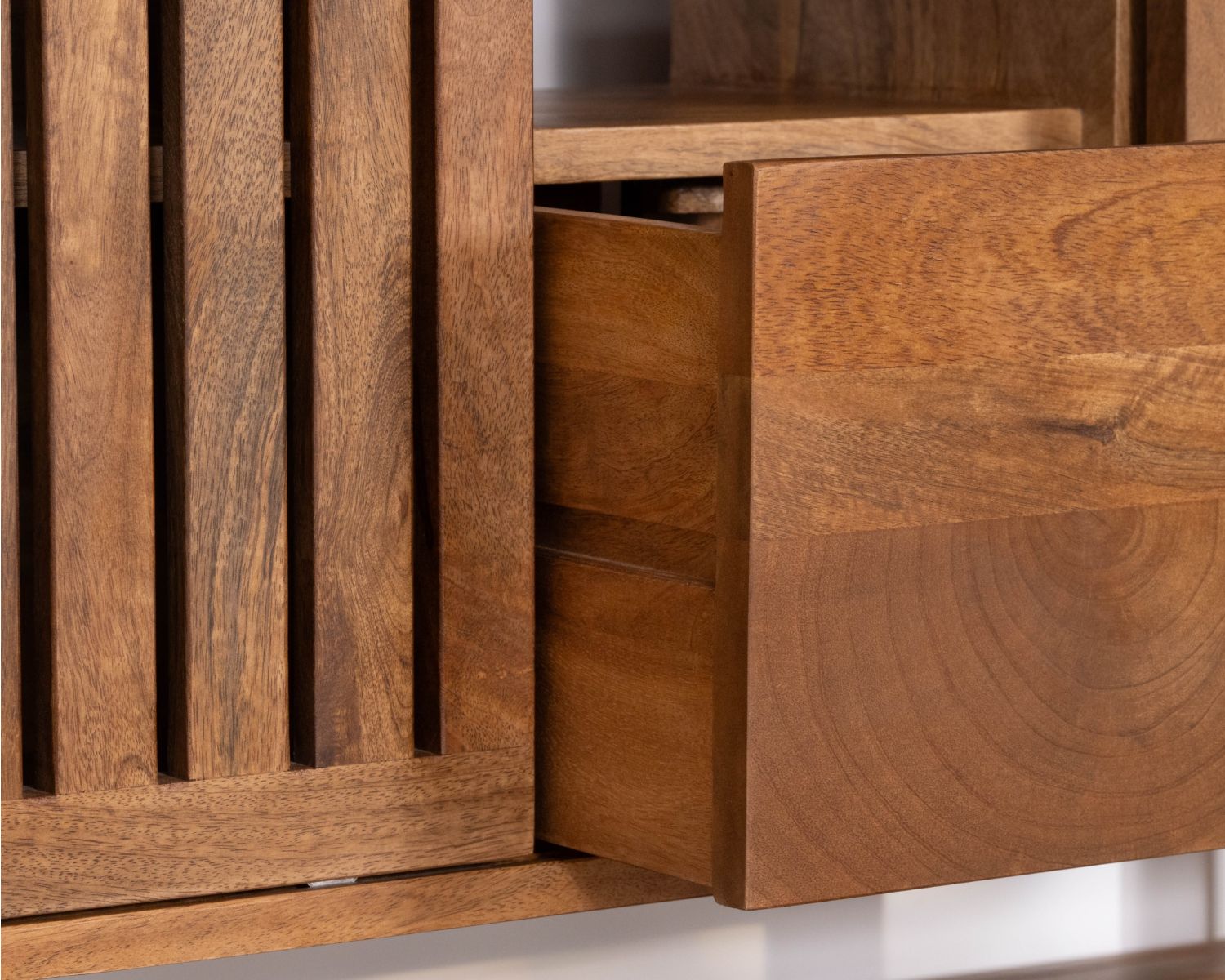 Meuble sous vasque 120 cm avec portes coulissantes "Bulle" en manguier teinte noyer