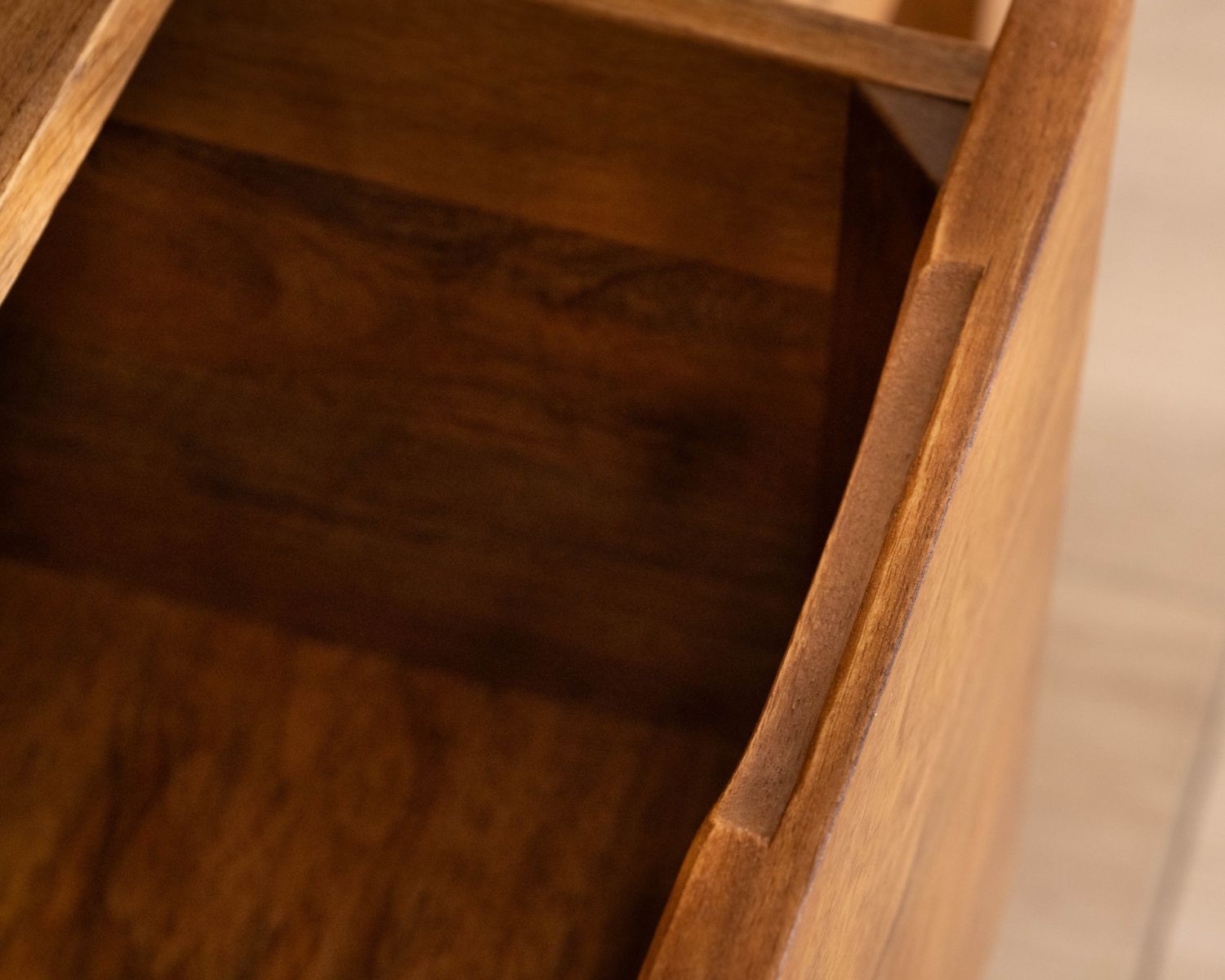 Meuble sous vasque 120 cm avec portes coulissantes "Bulle" en manguier teinte noyer