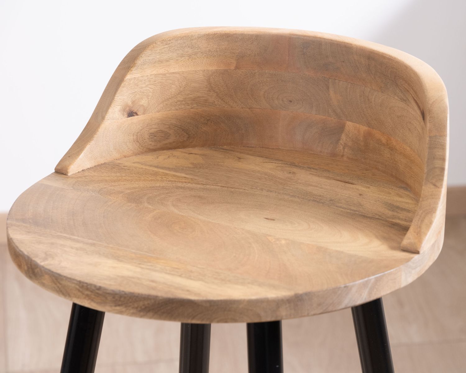 Chaise haute en manguier style rétro-chic "Piana"