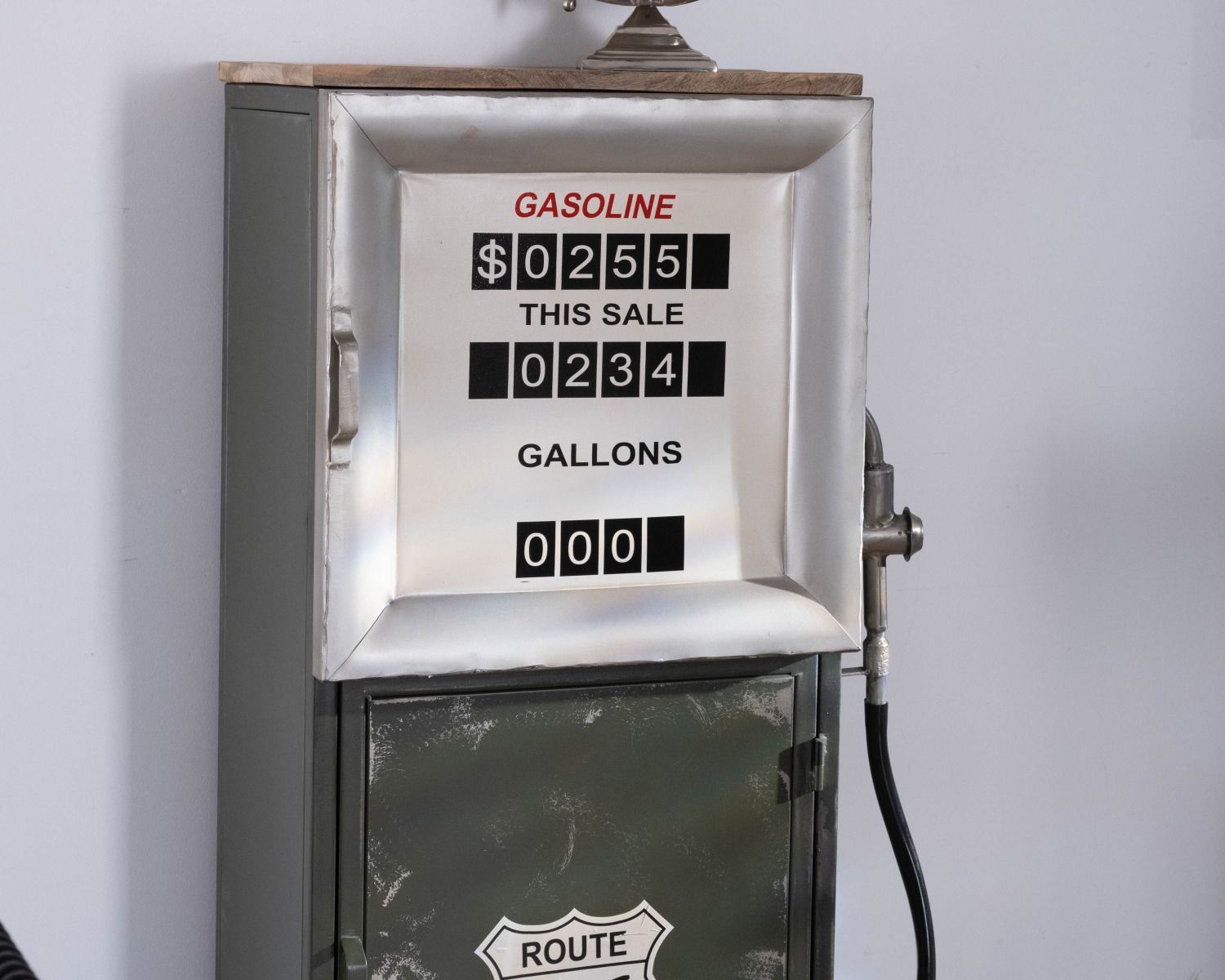 Bar original pompe à essence métal kaki style récup "Crazy"