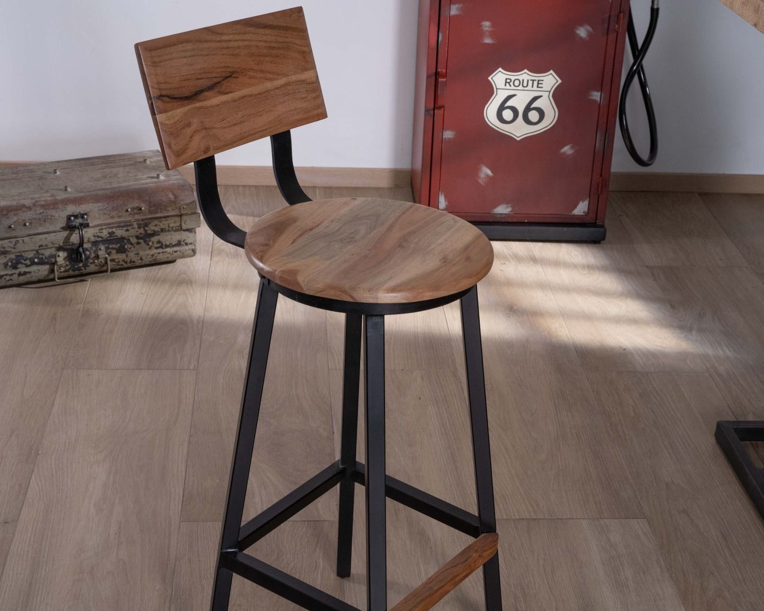 Chaise haute style industriel acacia et métal noir "Los Angeles"