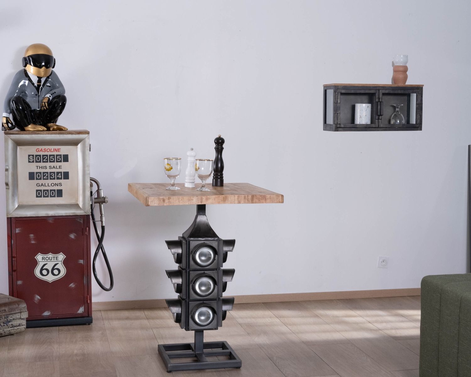 Meuble bar esprit récup route 66 pompe à essence métal rouge "Crazy"