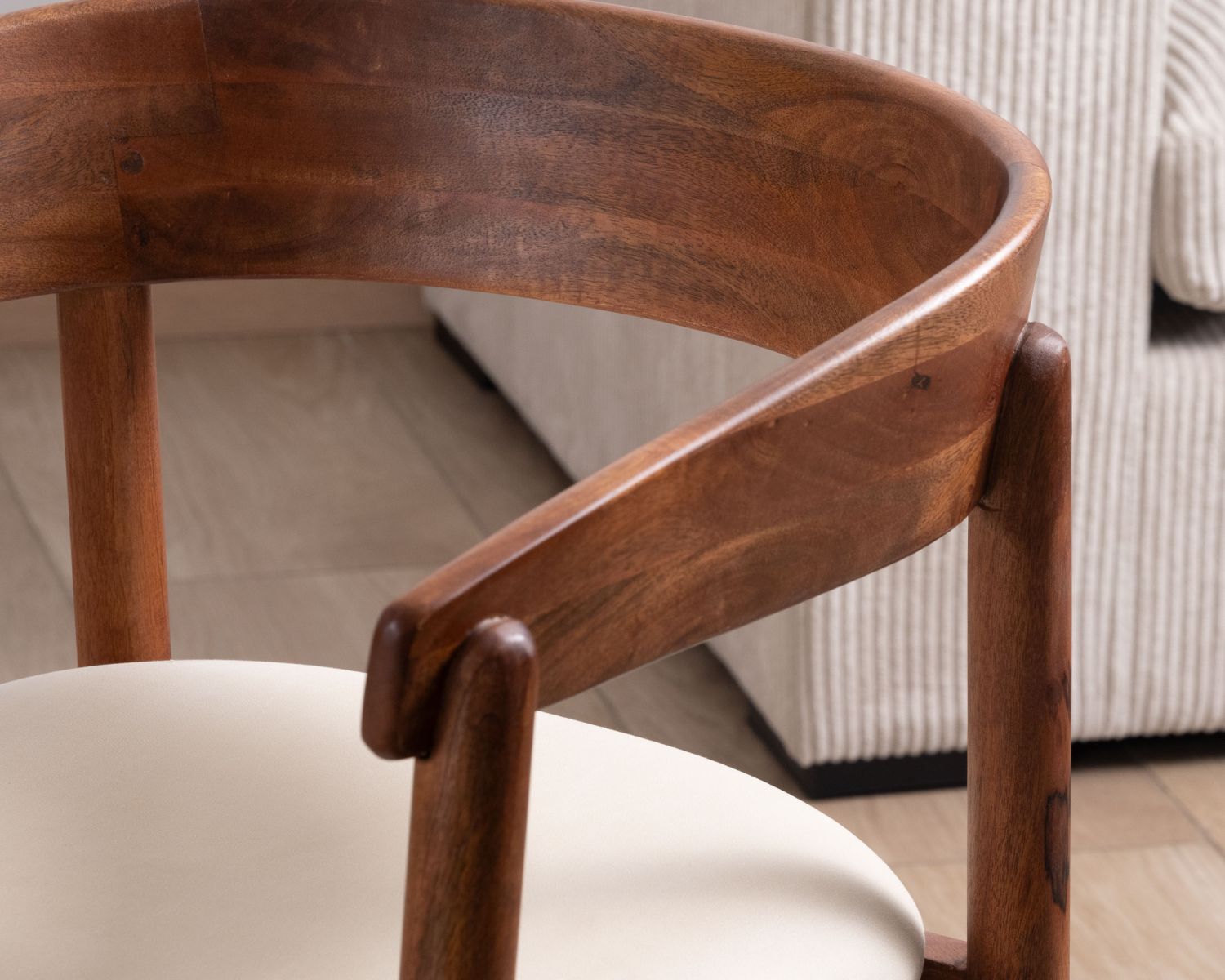 Chaise de repas style rétro "Polo" en manguier et assise tissu blanc