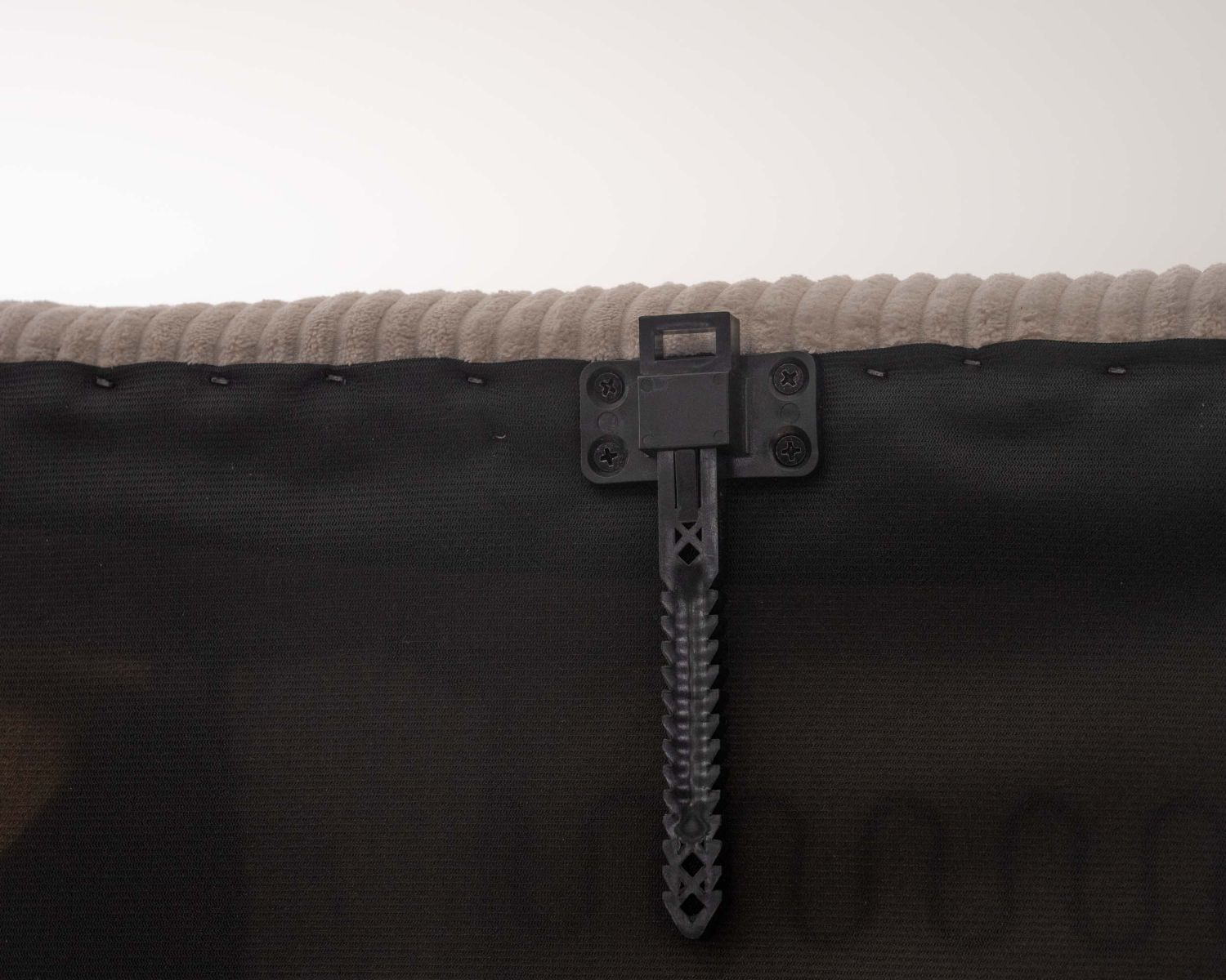 Canapé en angle design épuré avec méridienne "Valentina" en velours côtelé crème