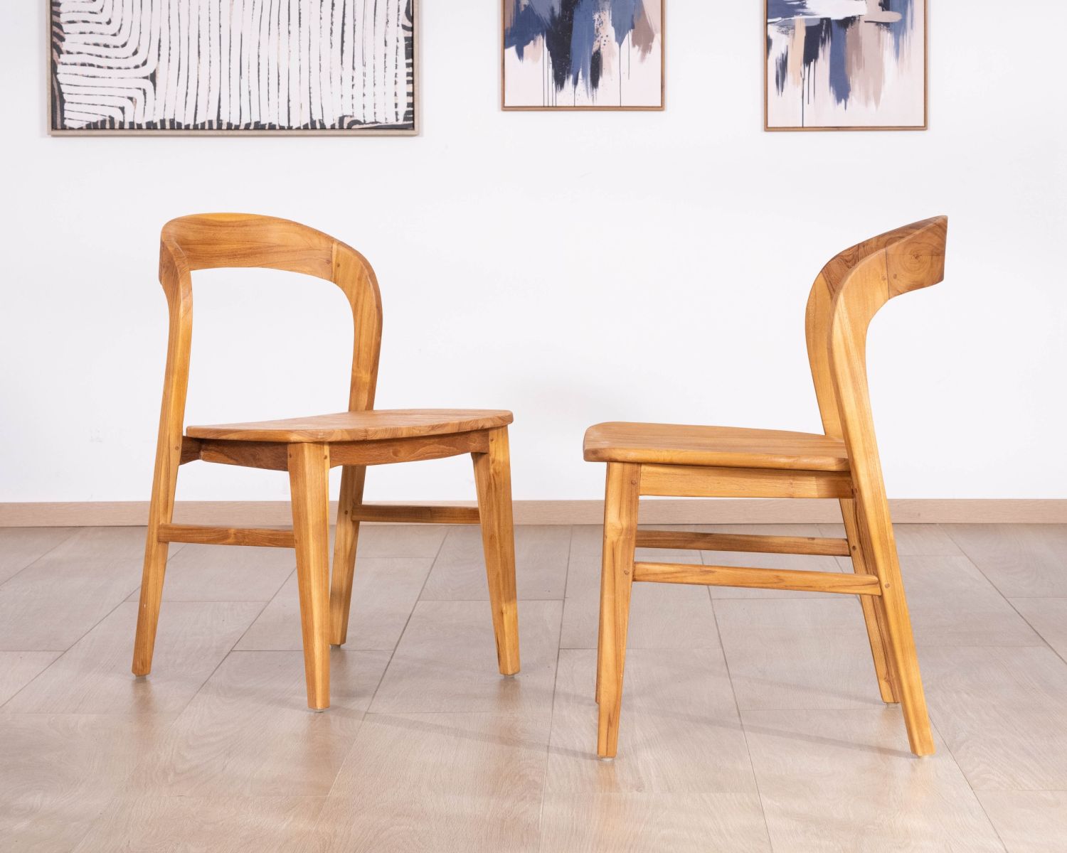 Lot de 2 chaises de repas design minimaliste “Dilmona” en teck massif