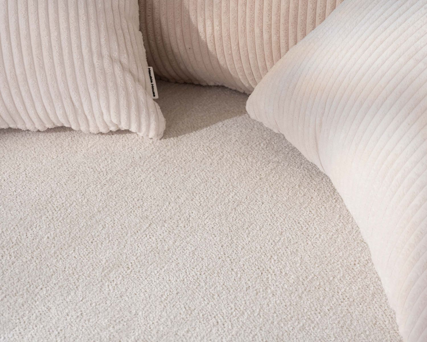 Chauffeuse ronde 120 cm en tissu blanc chiné et coussins velours côtelé "Sweet Culture"