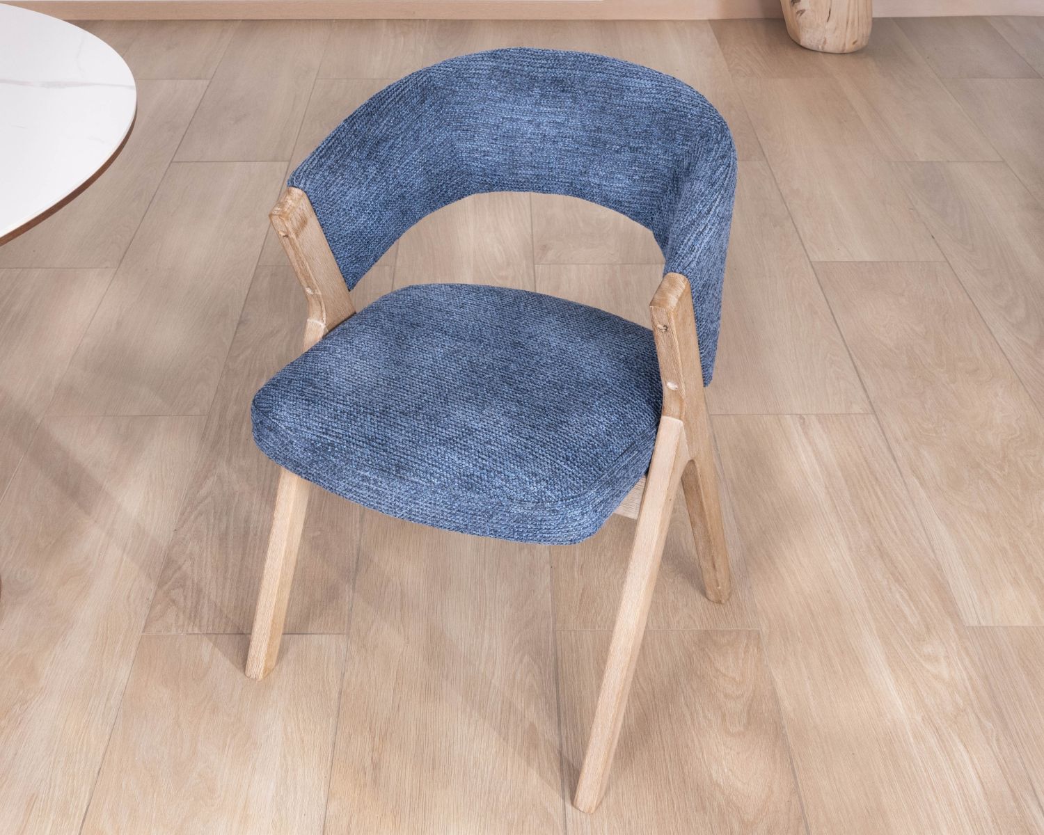 Lot de 2 chaises de salle à manger contemporaines bleu nuit "Kyara" pieds boomerang en bois d'hévéa