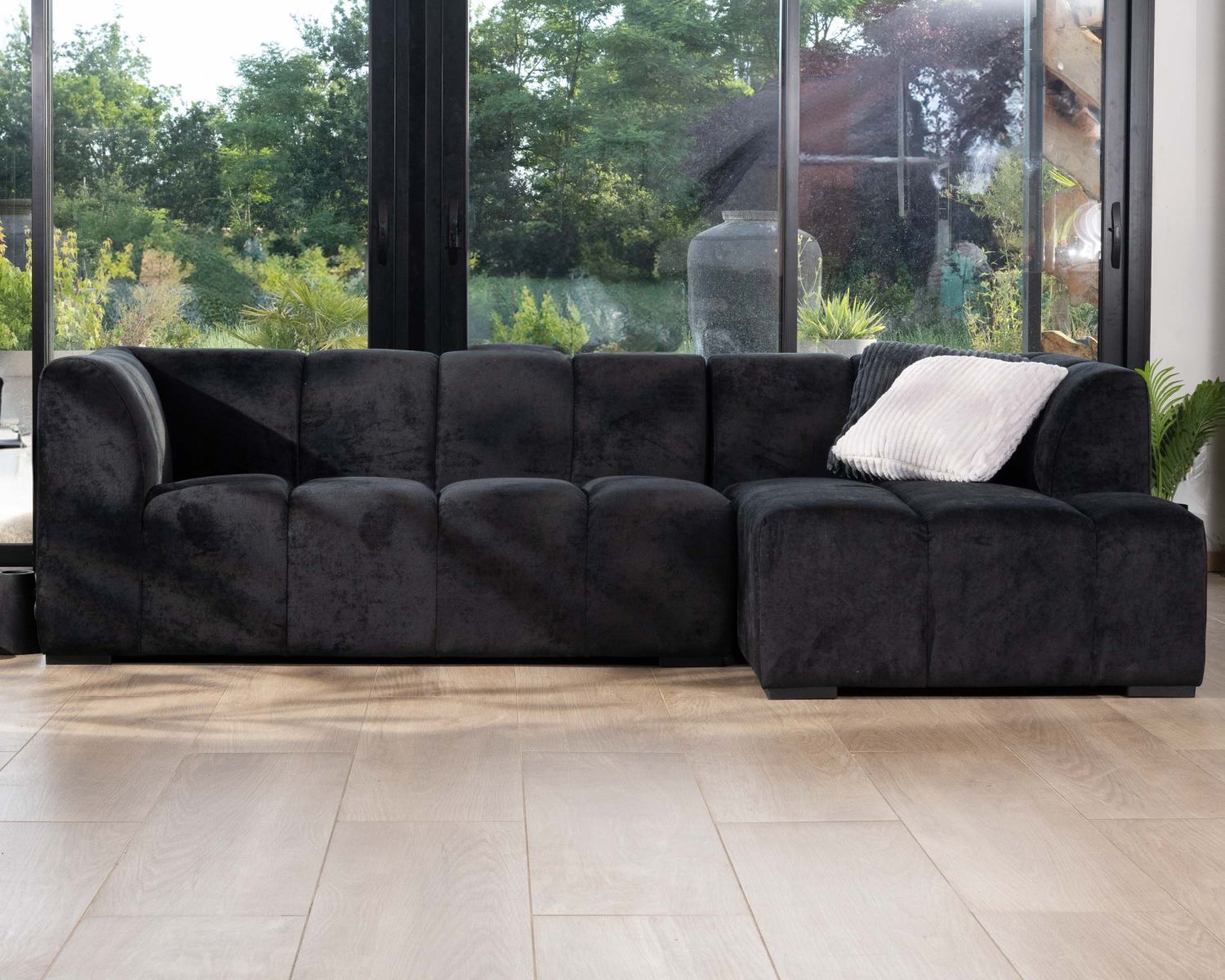 Canapé 3 places avec méridienne "Enjoy Home" en velours lisse anthracite