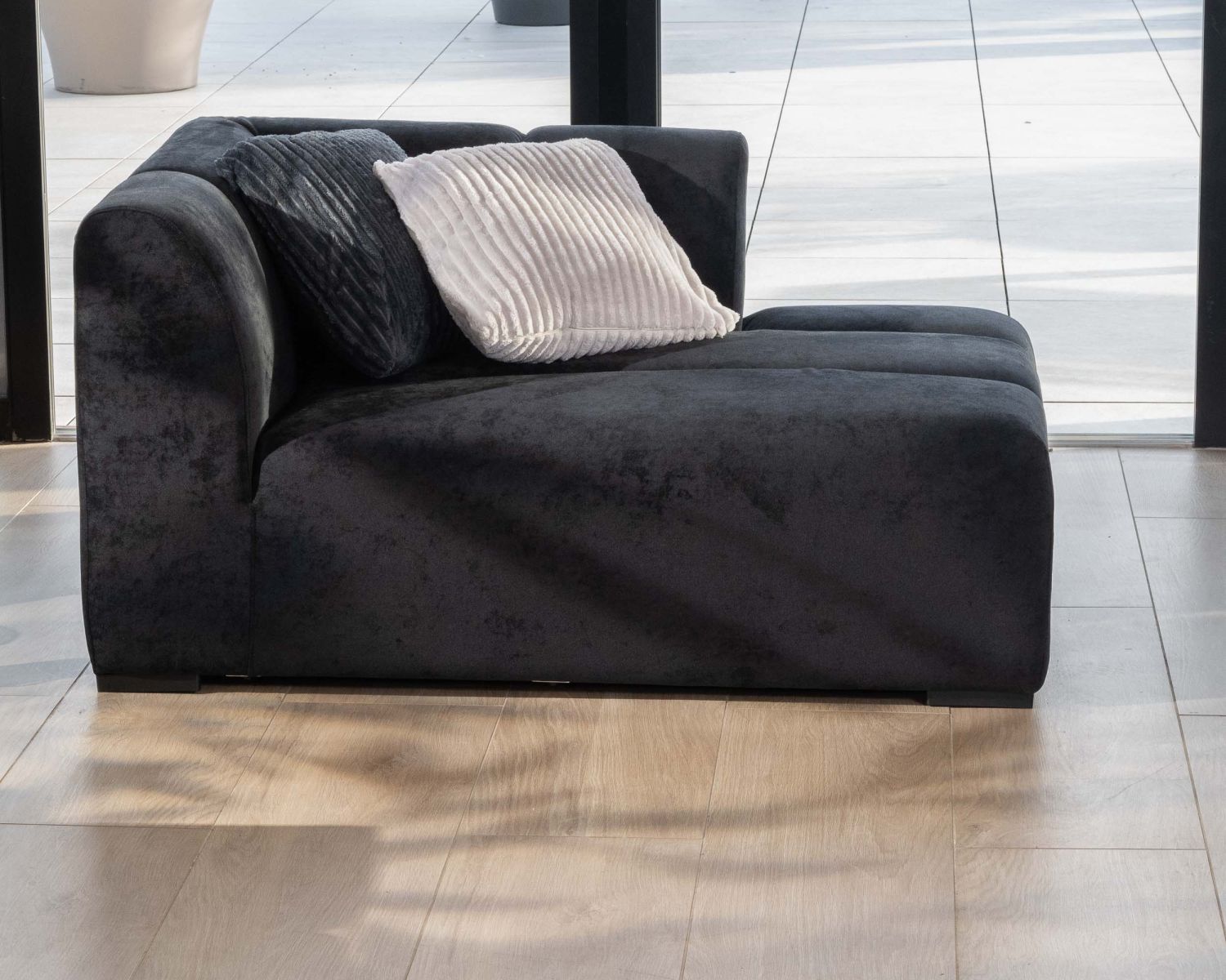 Canapé 3 places avec méridienne "Enjoy Home" en velours lisse anthracite