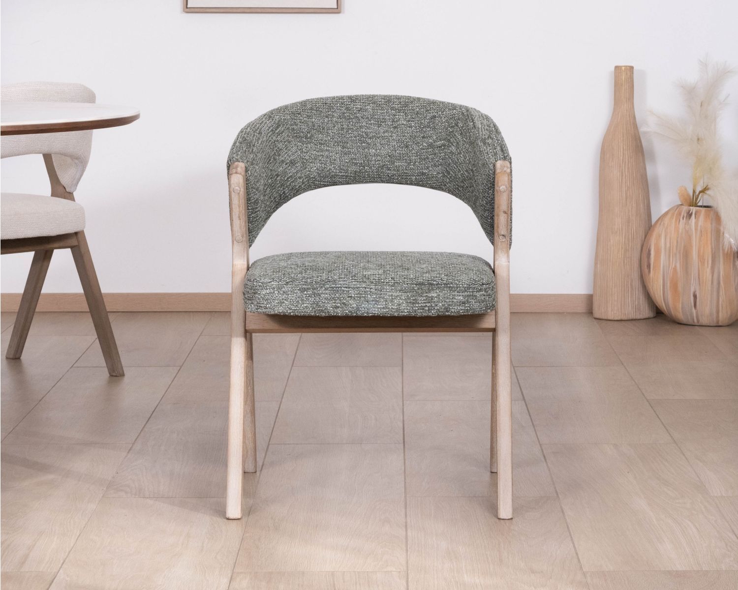 Lot de 2 chaises de salle à manger esprit rétro coloris vert sauge "Kyara" en bois d'hévéa
