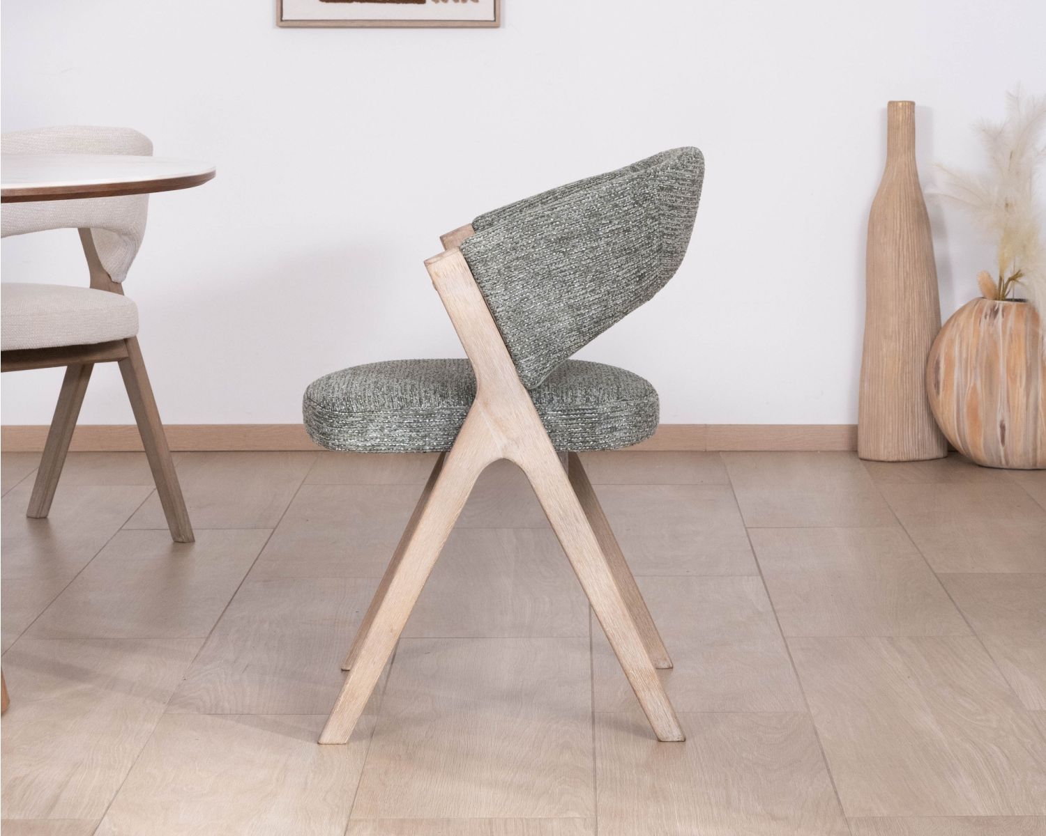 Lot de 2 chaises de salle à manger esprit rétro coloris vert sauge "Kyara" en bois d'hévéa