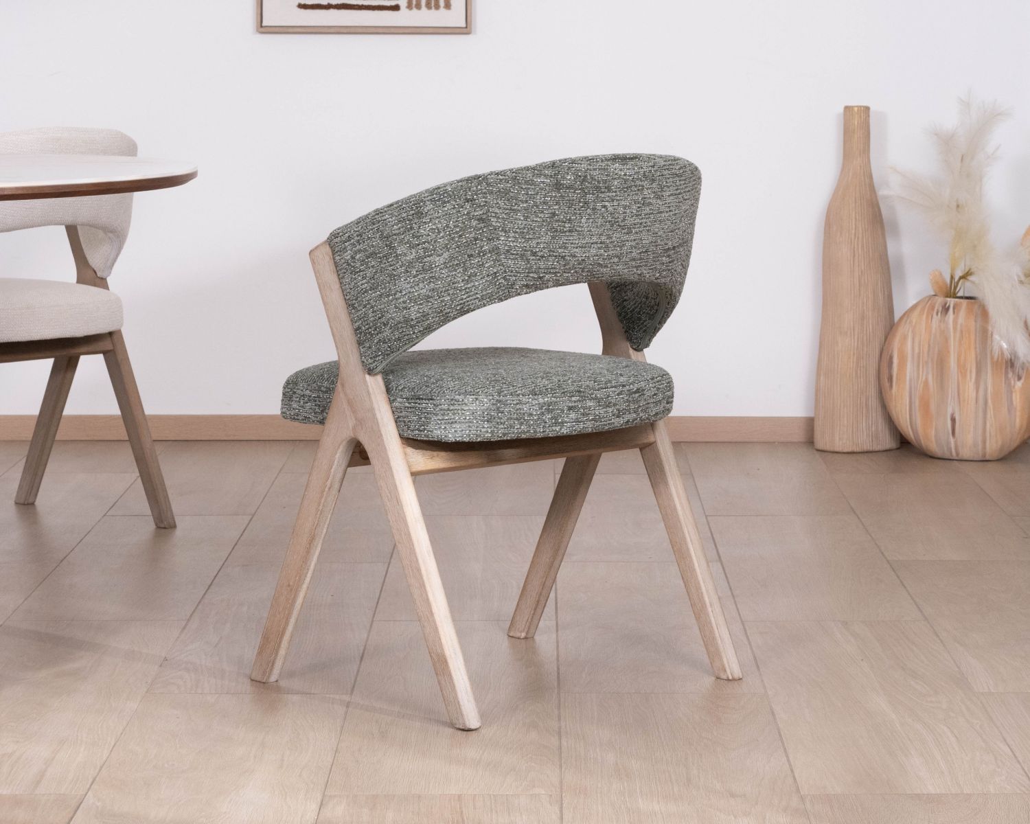 Lot de 2 chaises de salle à manger esprit rétro coloris vert sauge "Kyara" en bois d'hévéa