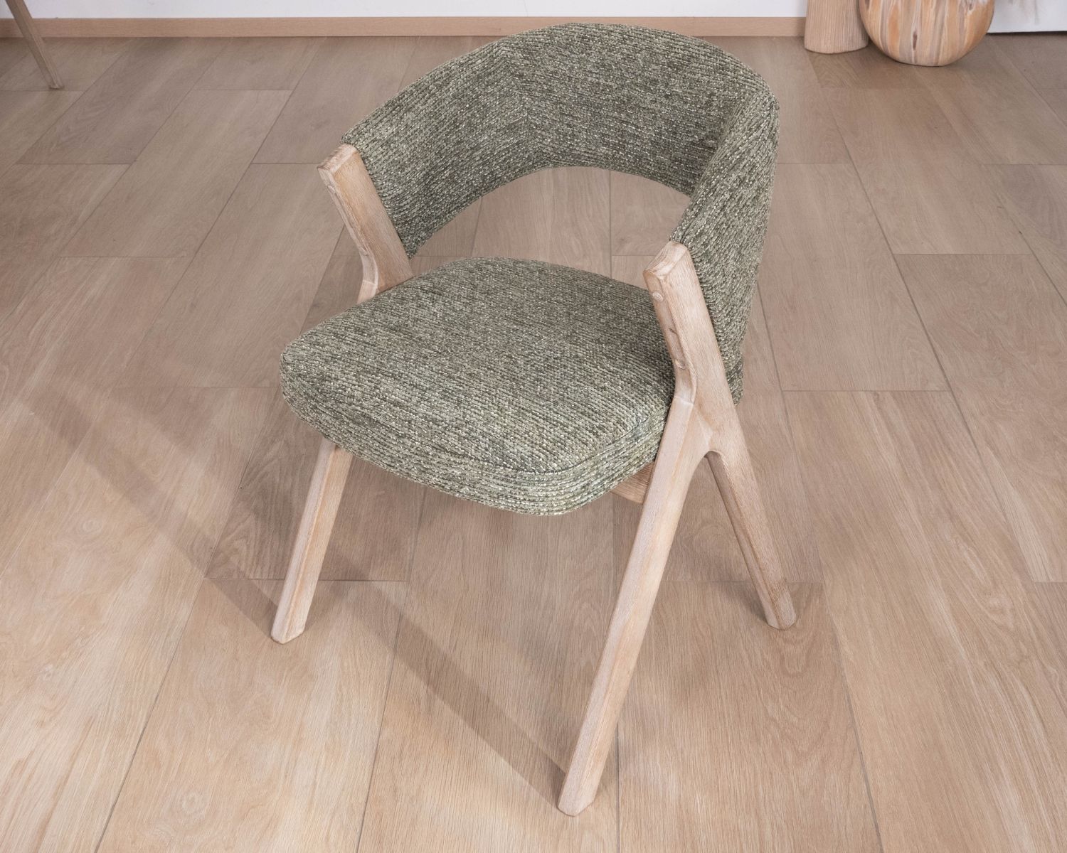 Lot de 2 chaises de salle à manger esprit rétro coloris vert sauge "Kyara" en bois d'hévéa