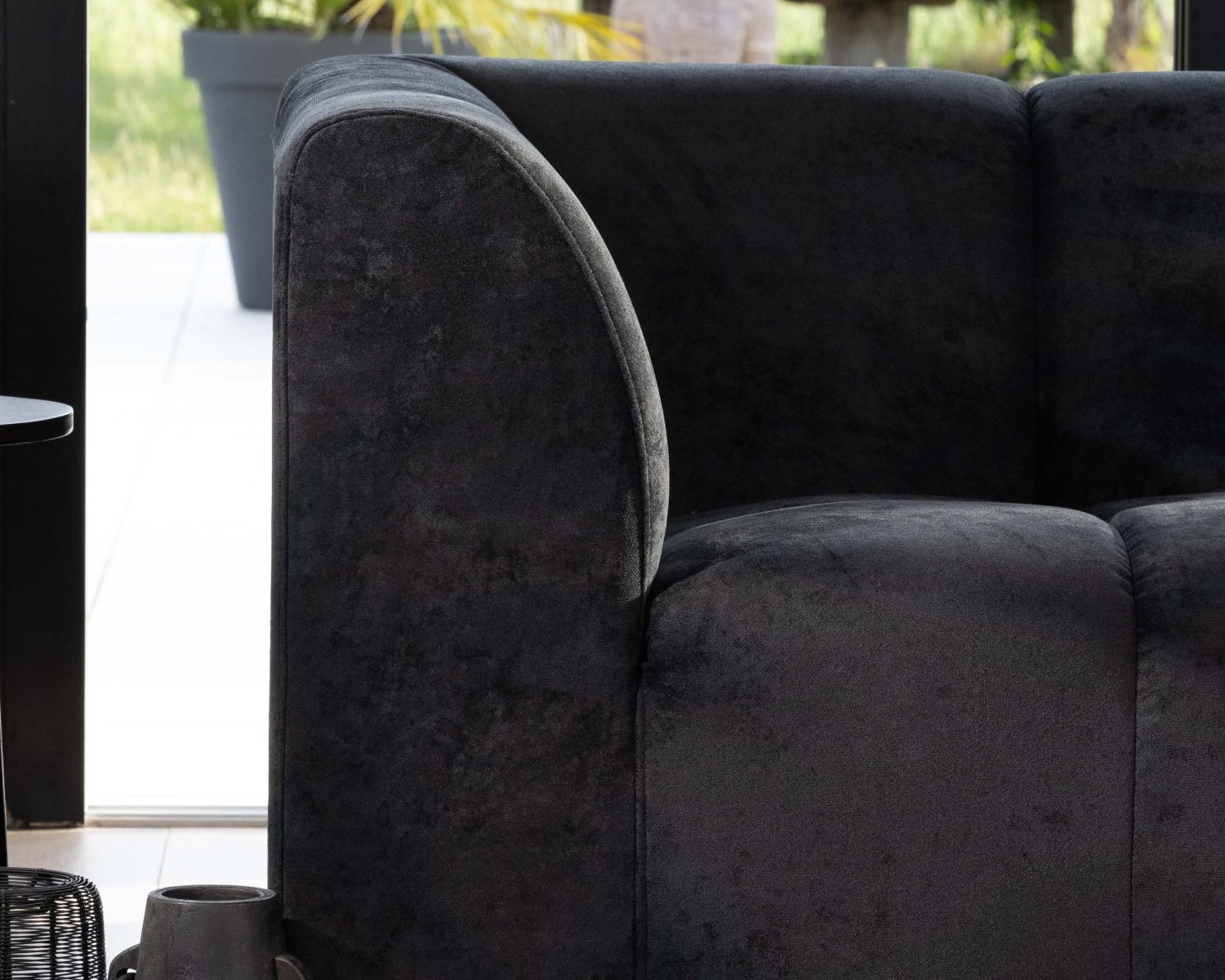 Canapé 3 places avec méridienne "Enjoy Home" en velours lisse anthracite