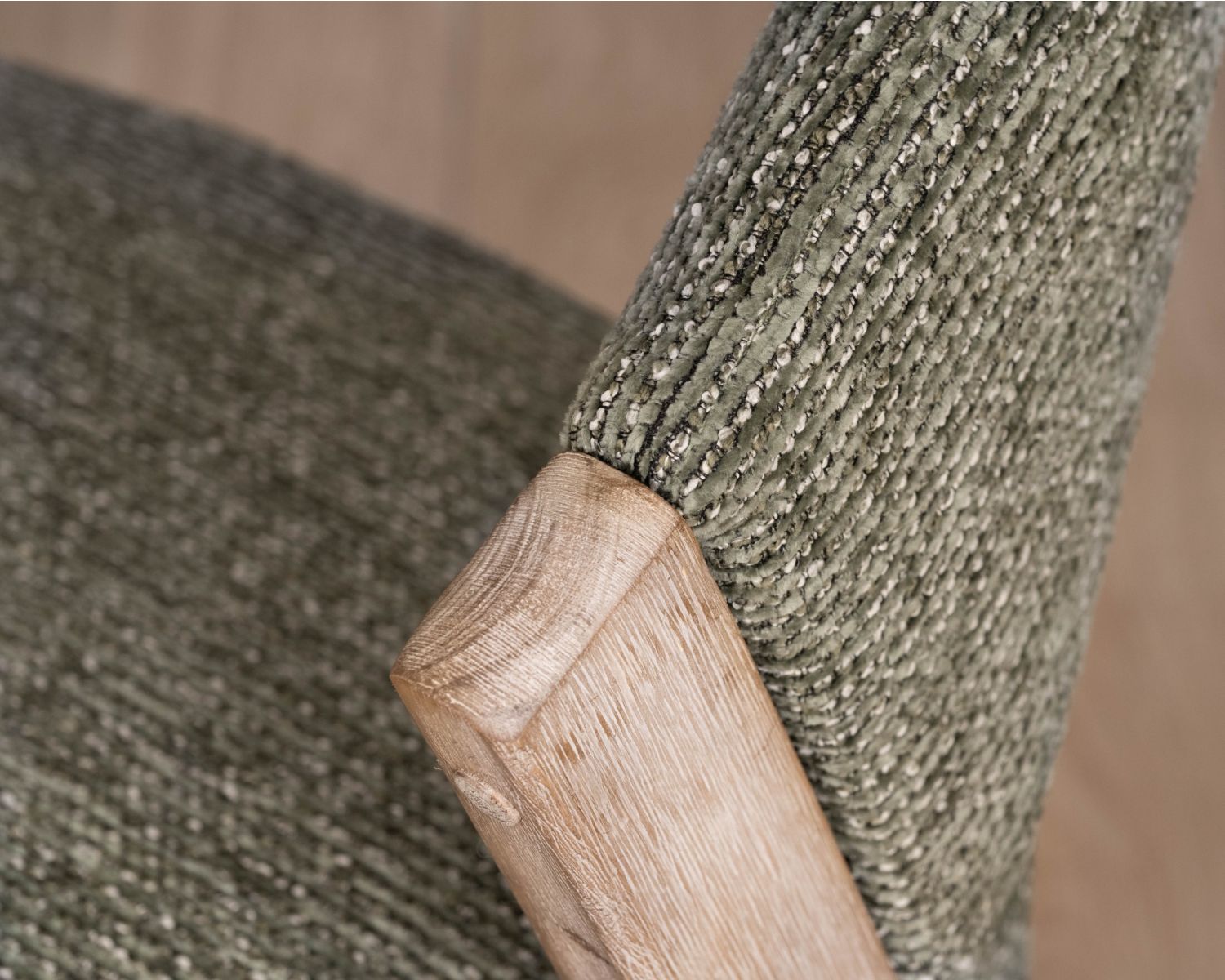 Lot de 2 chaises de salle à manger esprit rétro coloris vert sauge "Kyara" en bois d'hévéa