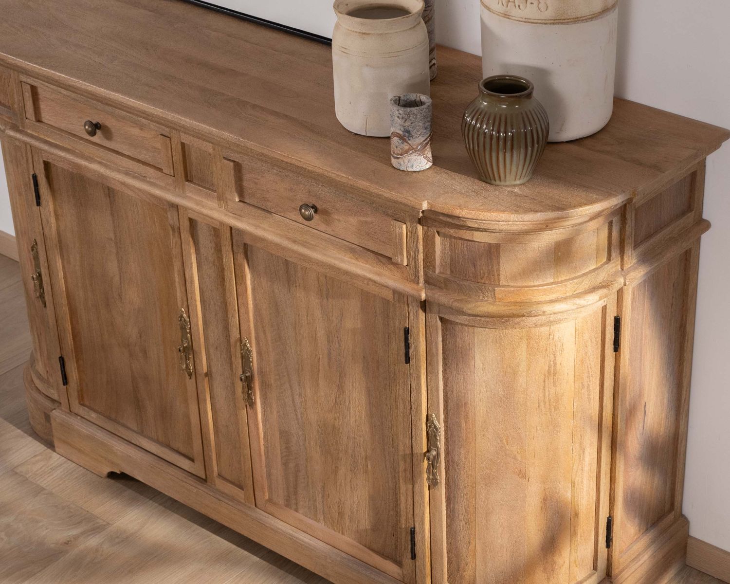 Bahut en manguier massif avec bords arrondis 150 cm "Eglantine"