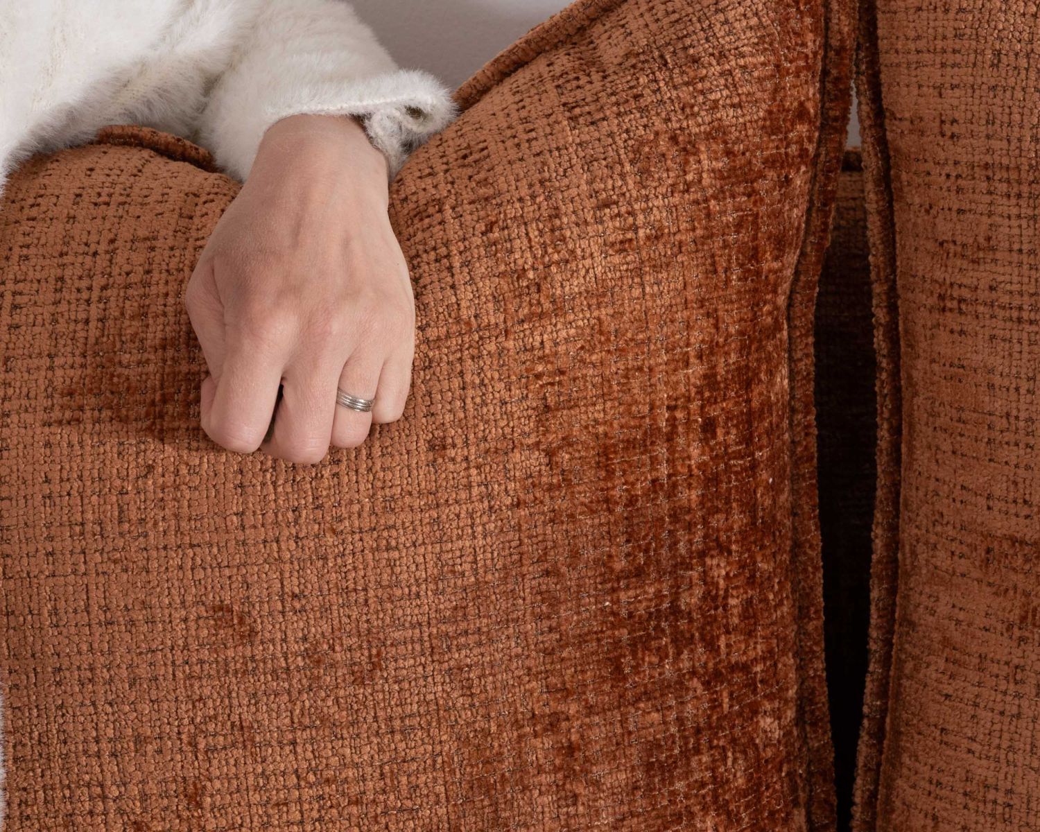 Canapé 3 places ultra confort esprit rétro en tissu tramé terracotta "Hasting"