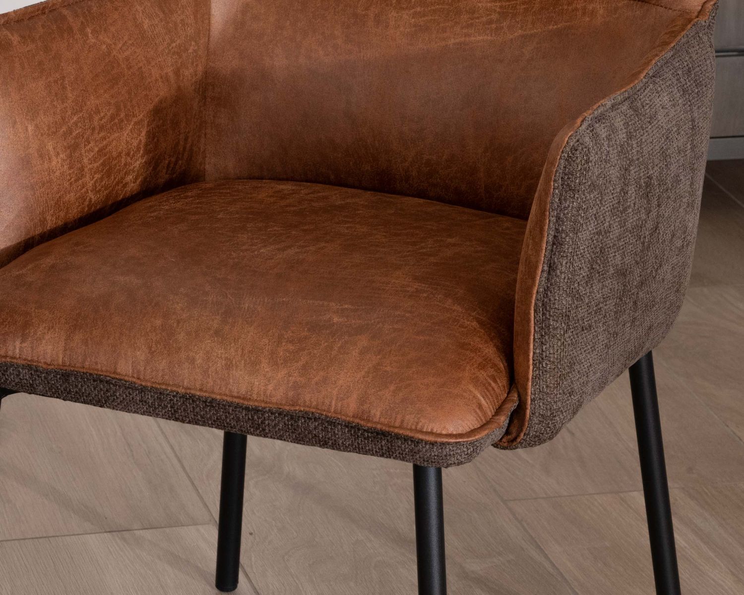 Lot de 2 chaises de repas confort "Lokka" bi-matière cognac et marron