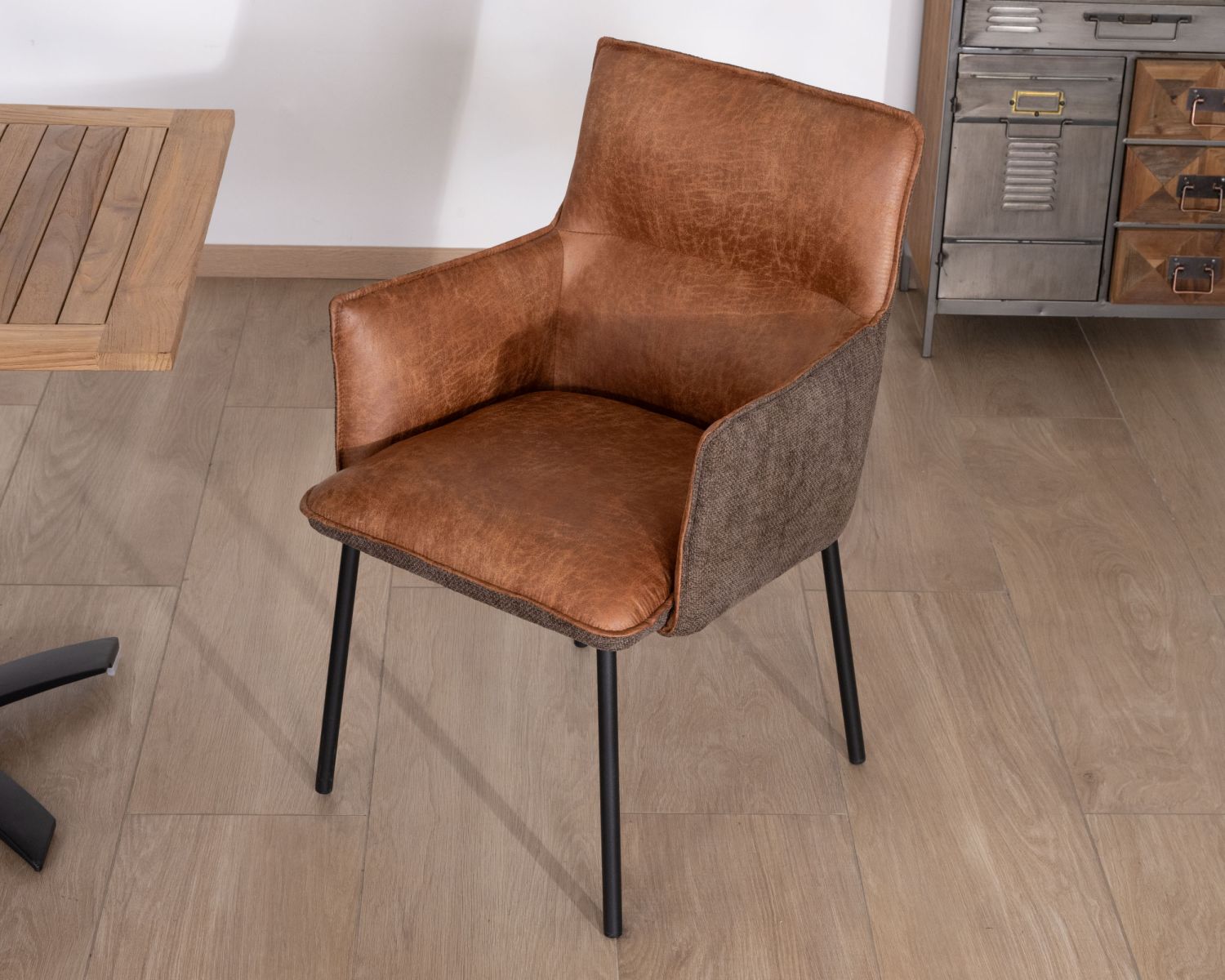 Lot de 2 chaises de repas confort "Lokka" bi-matière cognac et marron