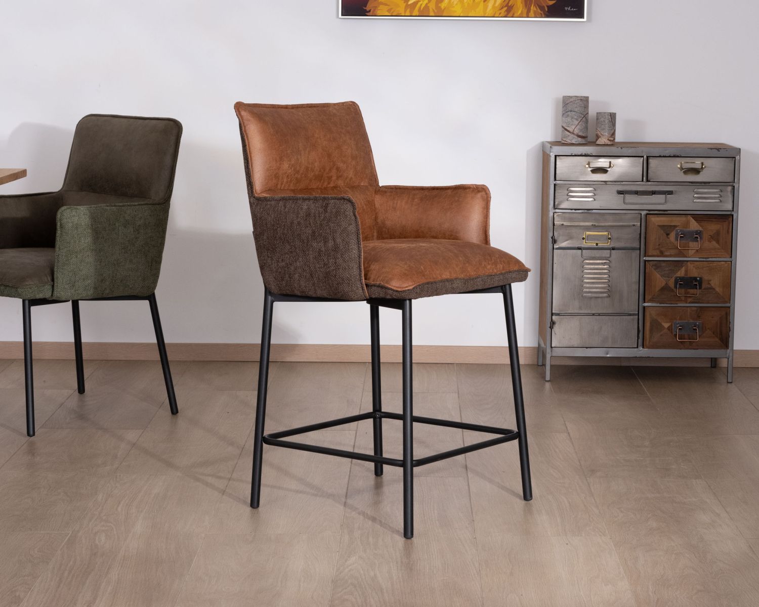 Lot de 2 chaises d'ilot bi-matière marron et cognac "Lokka" assise mi-hauteur