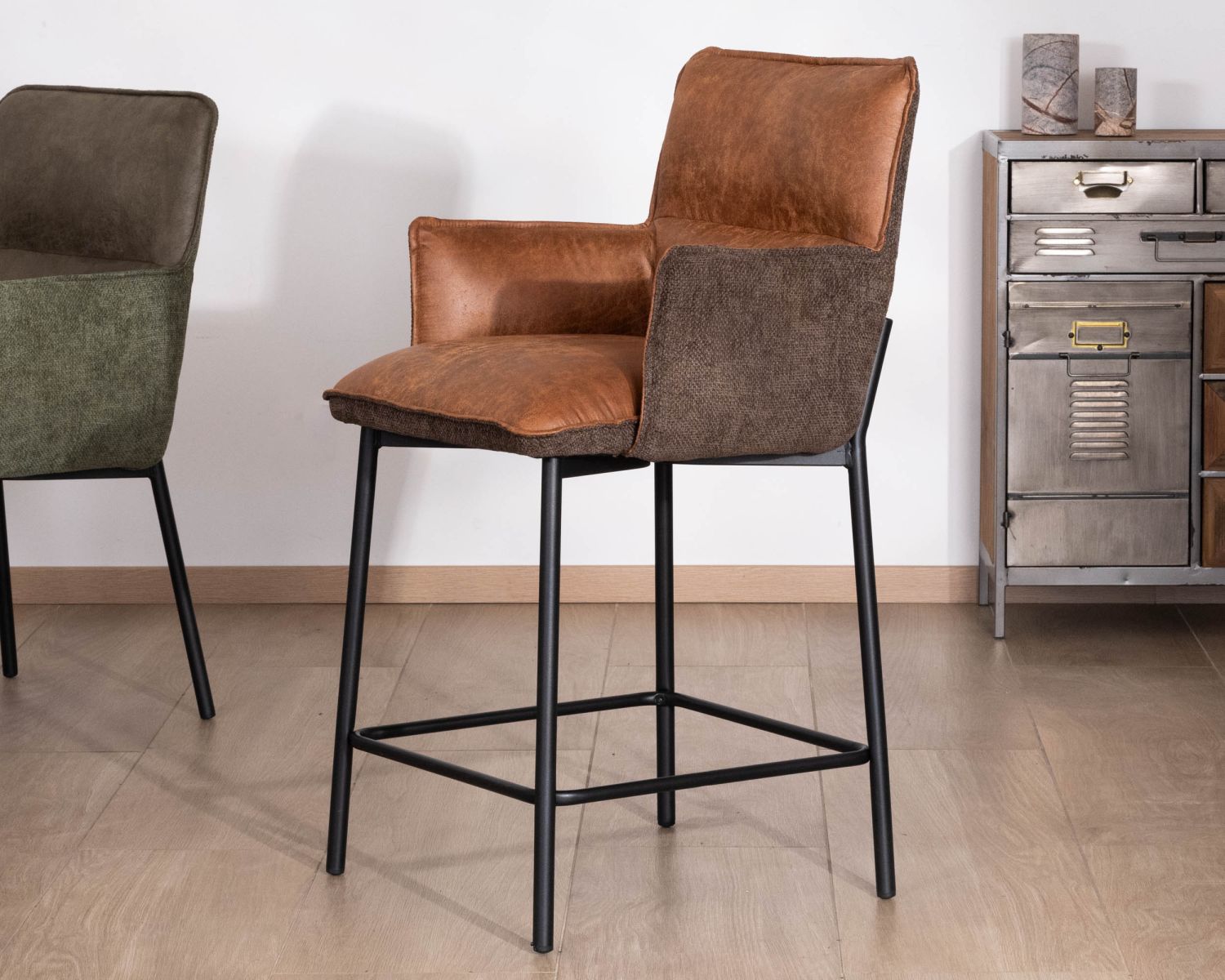 Lot de 2 chaises d'ilot bi-matière marron et cognac "Lokka" assise mi-hauteur