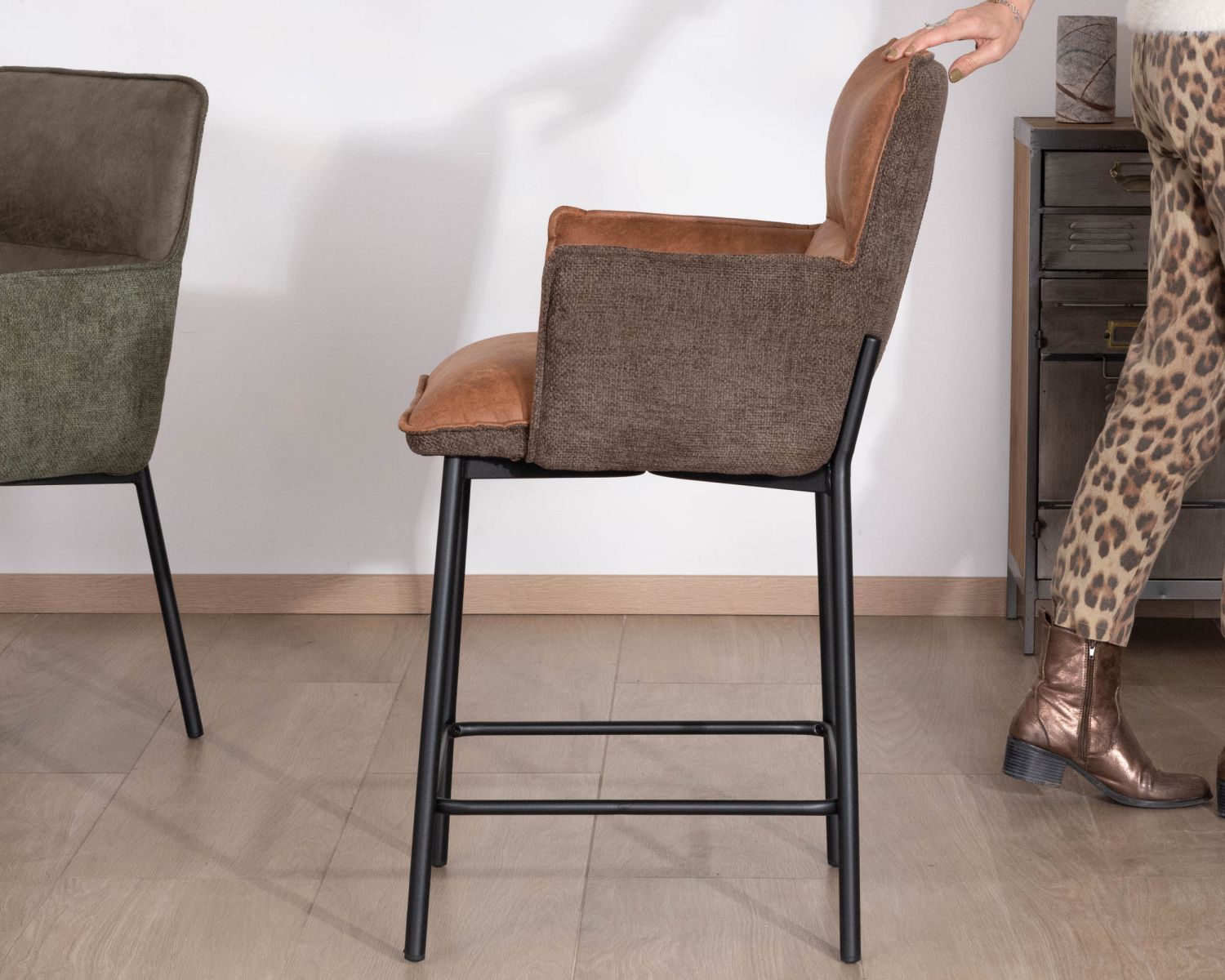 Lot de 2 chaises d'ilot bi-matière marron et cognac "Lokka" assise mi-hauteur