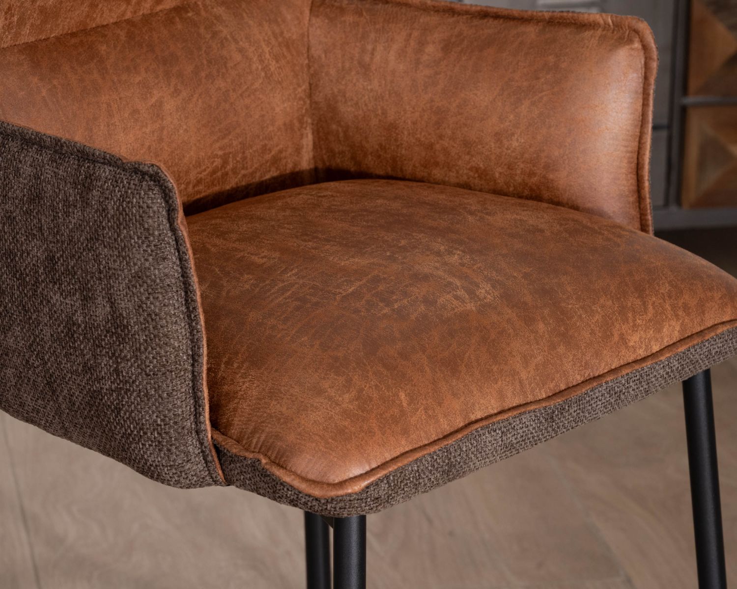 Lot de 2 chaises d'ilot bi-matière marron et cognac "Lokka" assise mi-hauteur