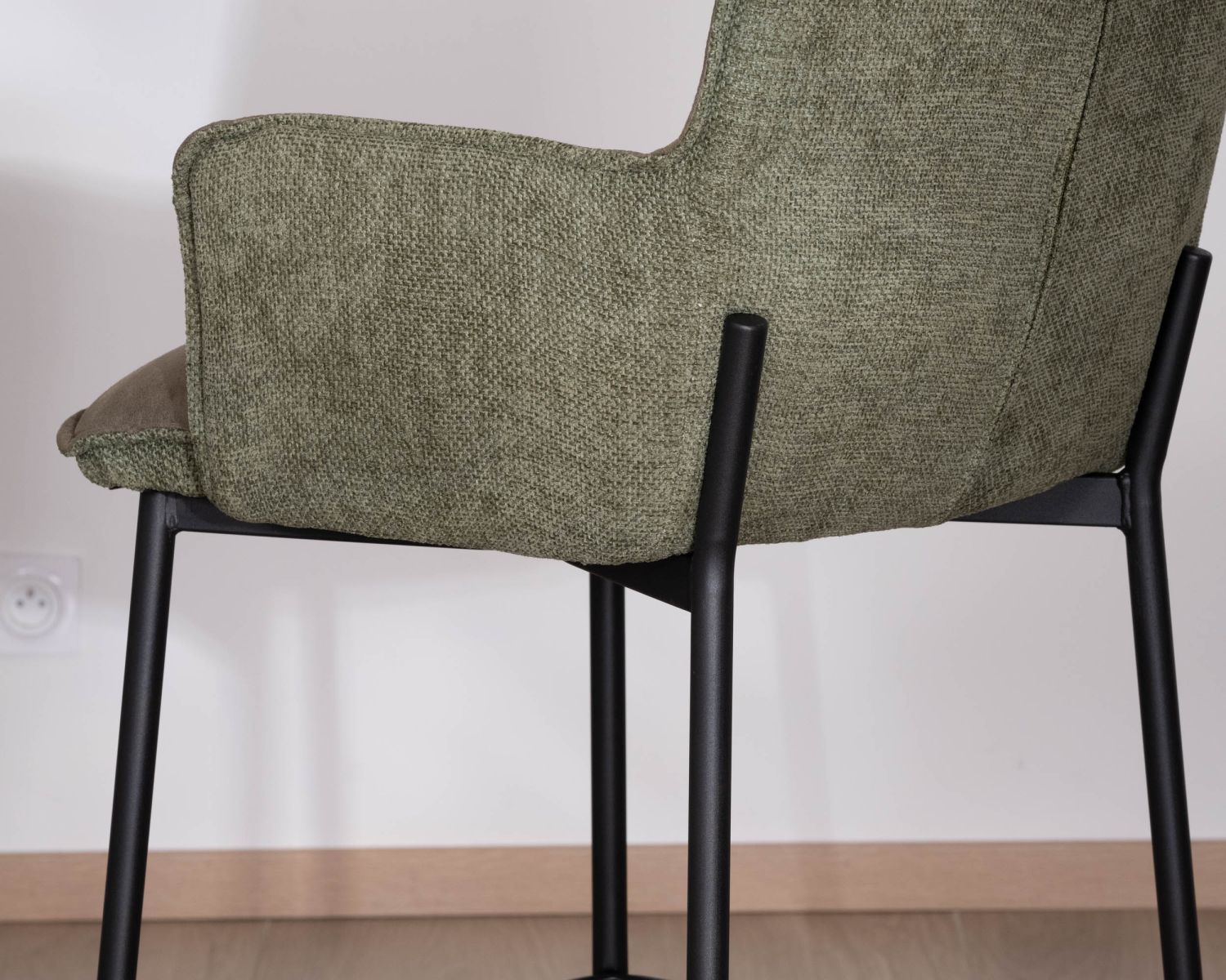 Lot de 2 chaises de bar bi-matière vert et pieds en métal noir "Lokka" effet cuir vieilli esprit rétro