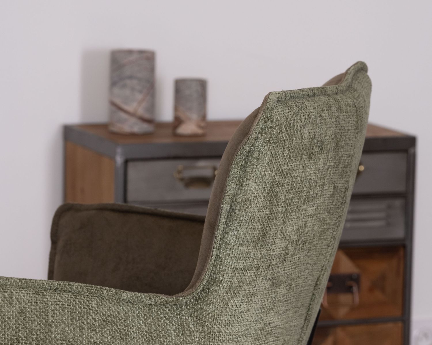 Lot de 2 chaises de bar bi-matière vert et pieds en métal noir "Lokka" effet cuir vieilli esprit rétro