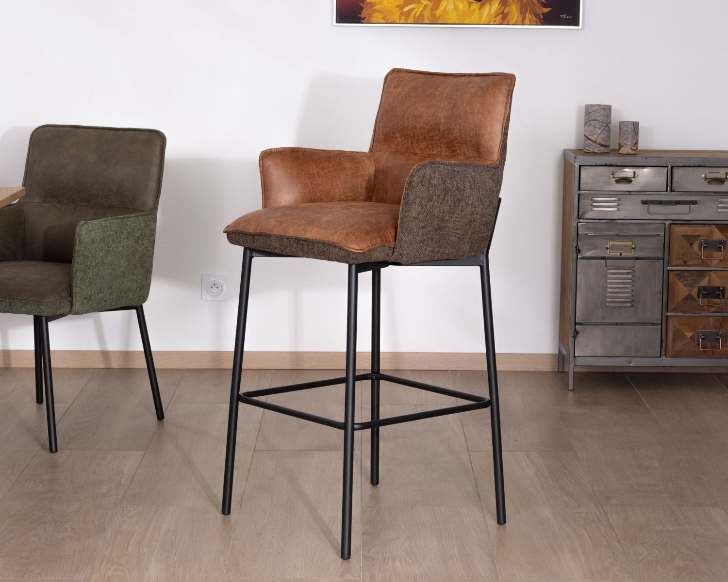 Lot de 2 chaises de bar bi-matière cognac et marron "Lokka" esprit rétro