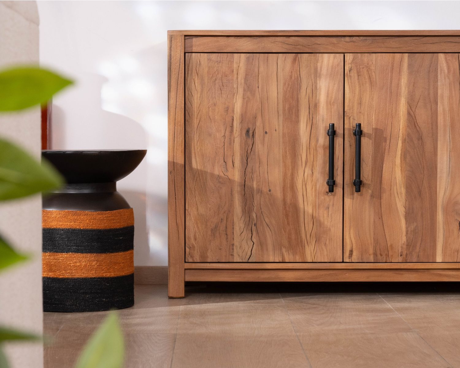 Buffet bas 155 cm esprit maison de campagne en bois recyclé "Mokal"