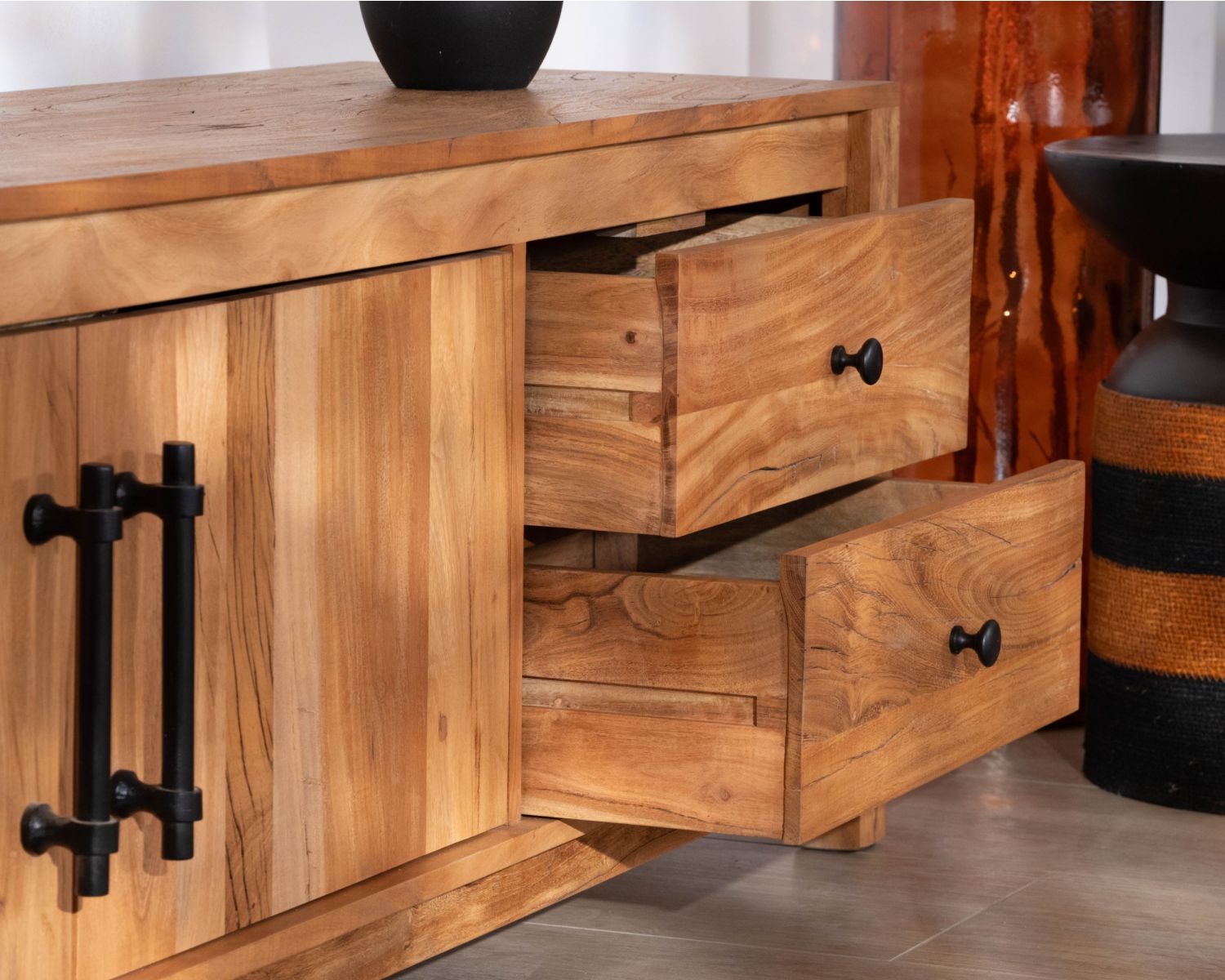 Meuble TV 155 cm esprit maison de campagne en bois recyclé "Mokal"